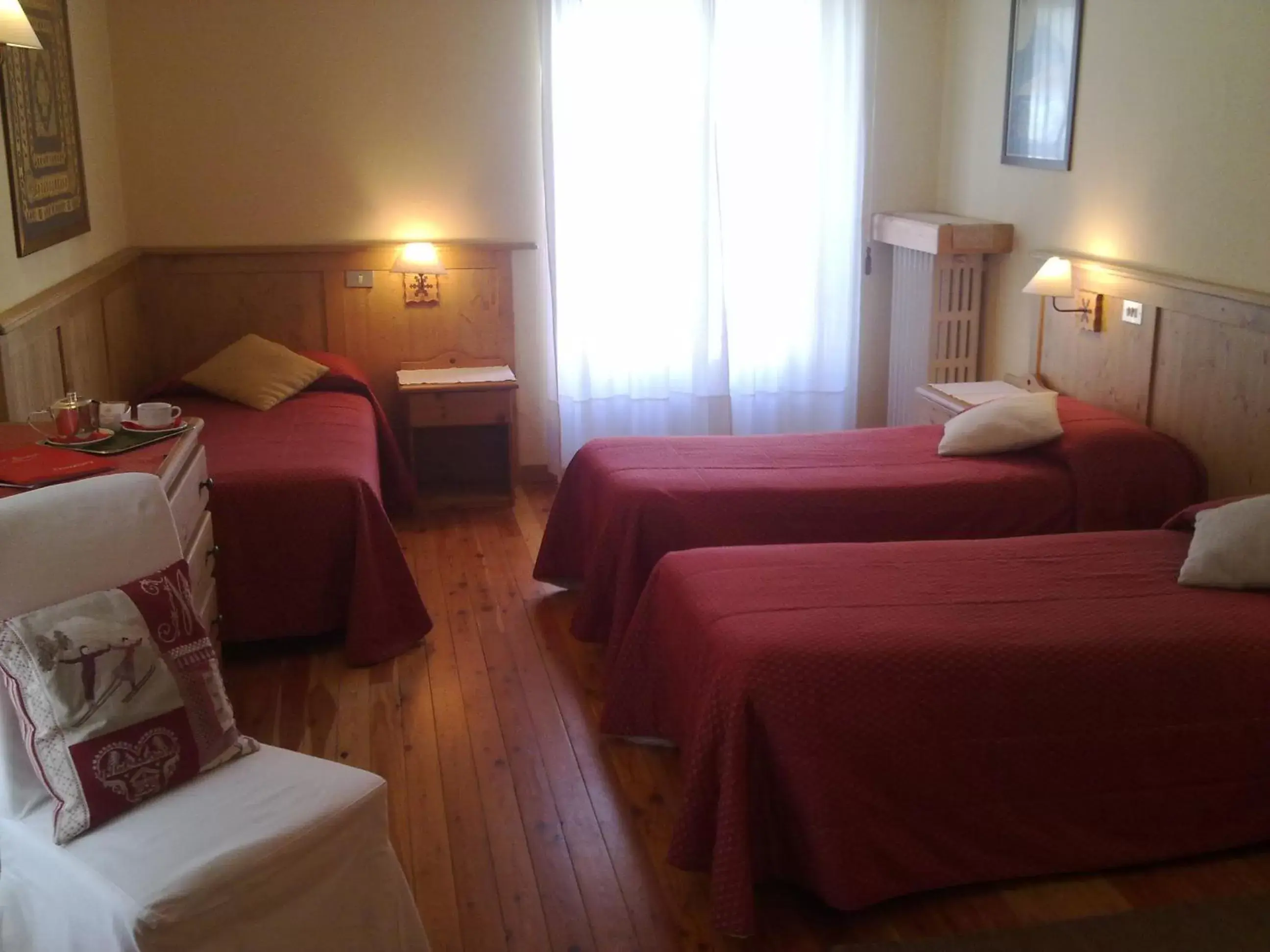 Photo of the whole room, Bed in Centrale