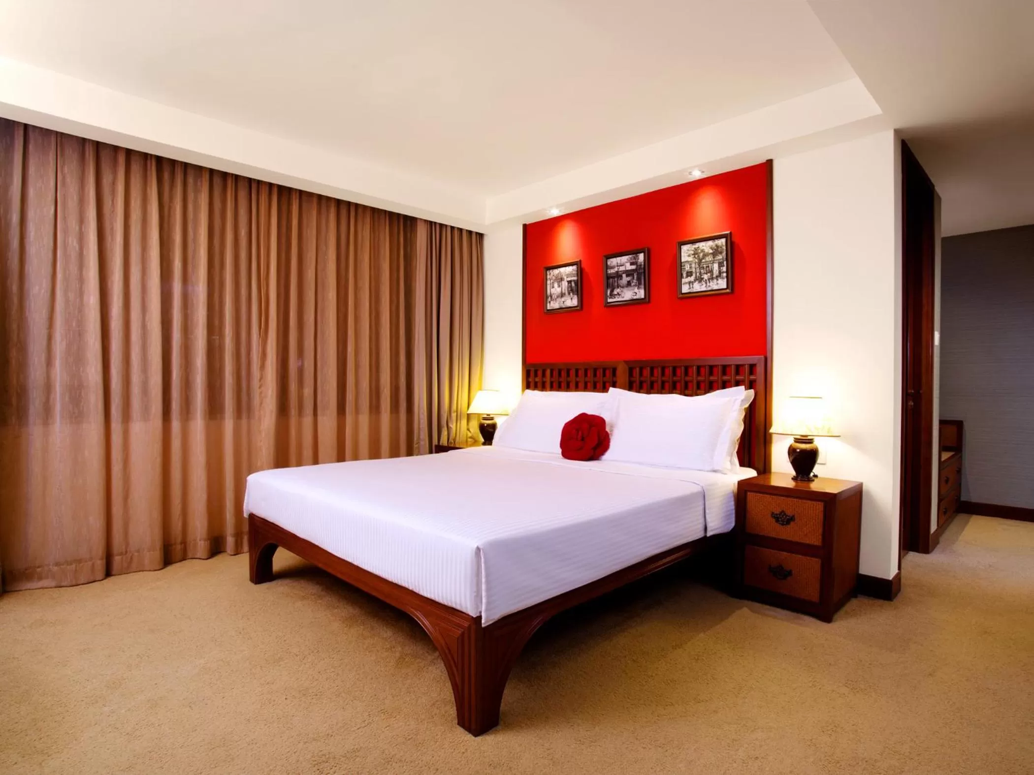 Photo of the whole room, Bed in Butterfly on Wellington, Central