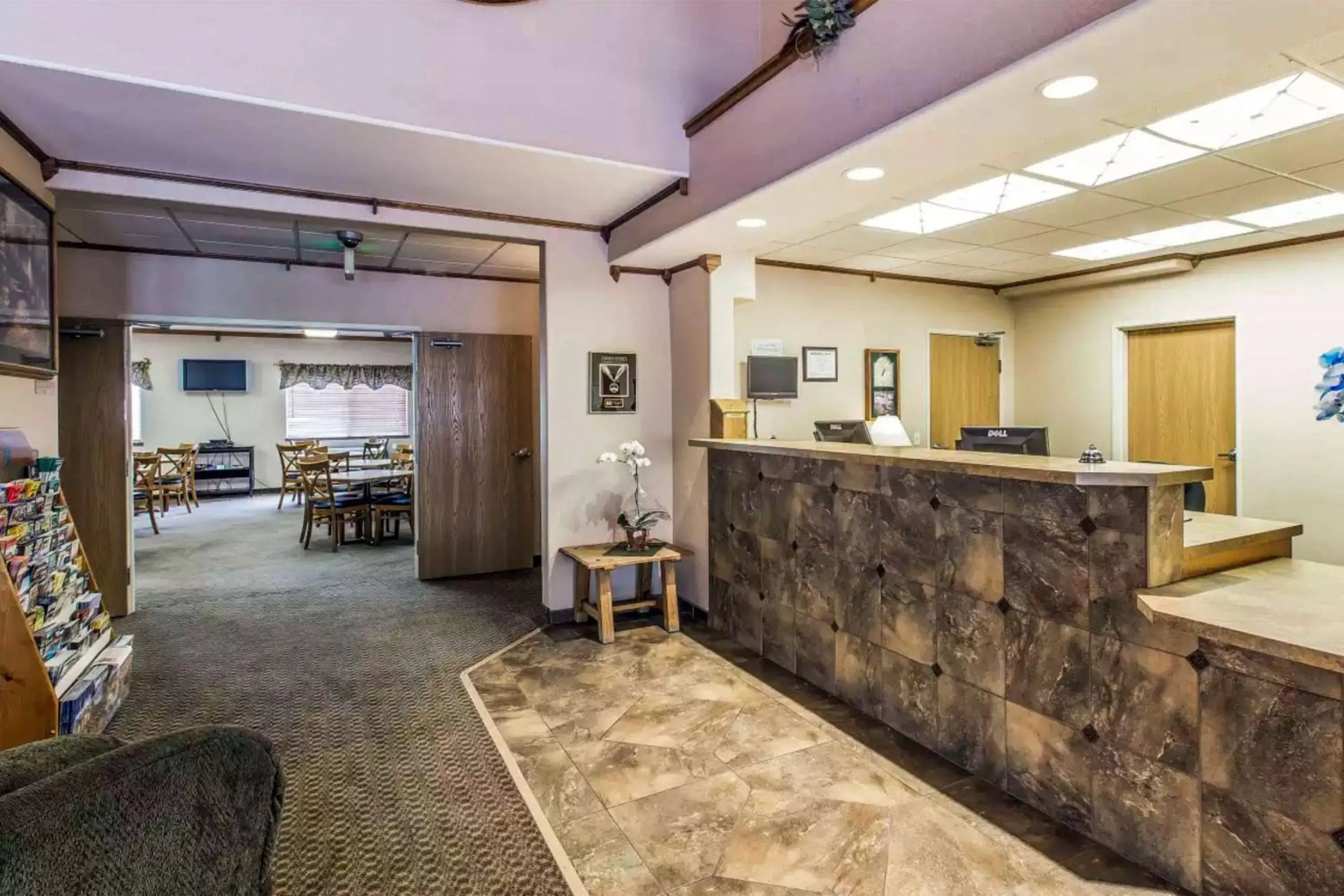 Lobby or reception in Wingate by Wyndham New Castle - Glenwood Springs Lobby or reception in Wingate by Wyndham New Castle - Glenwood Springs