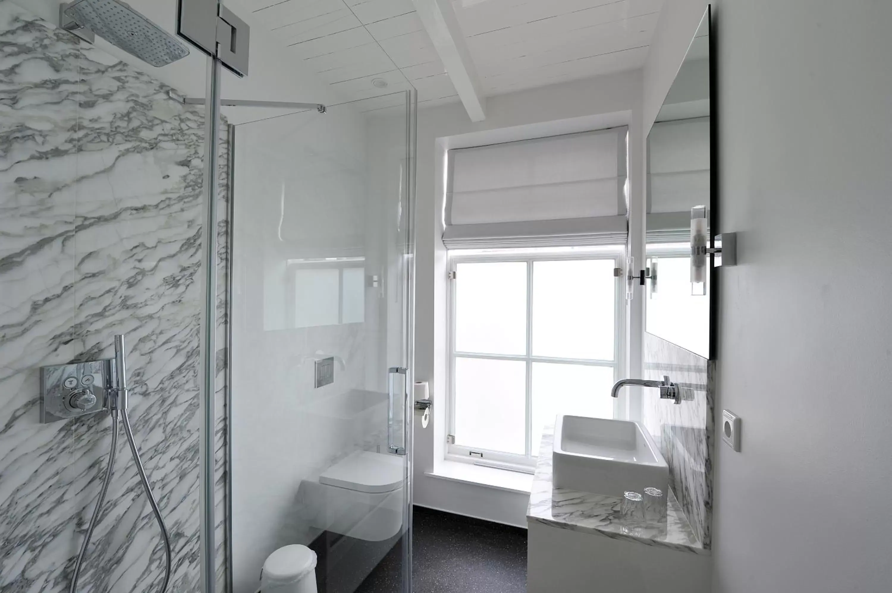 Day, Bathroom in Boetiek Hotel Kampen