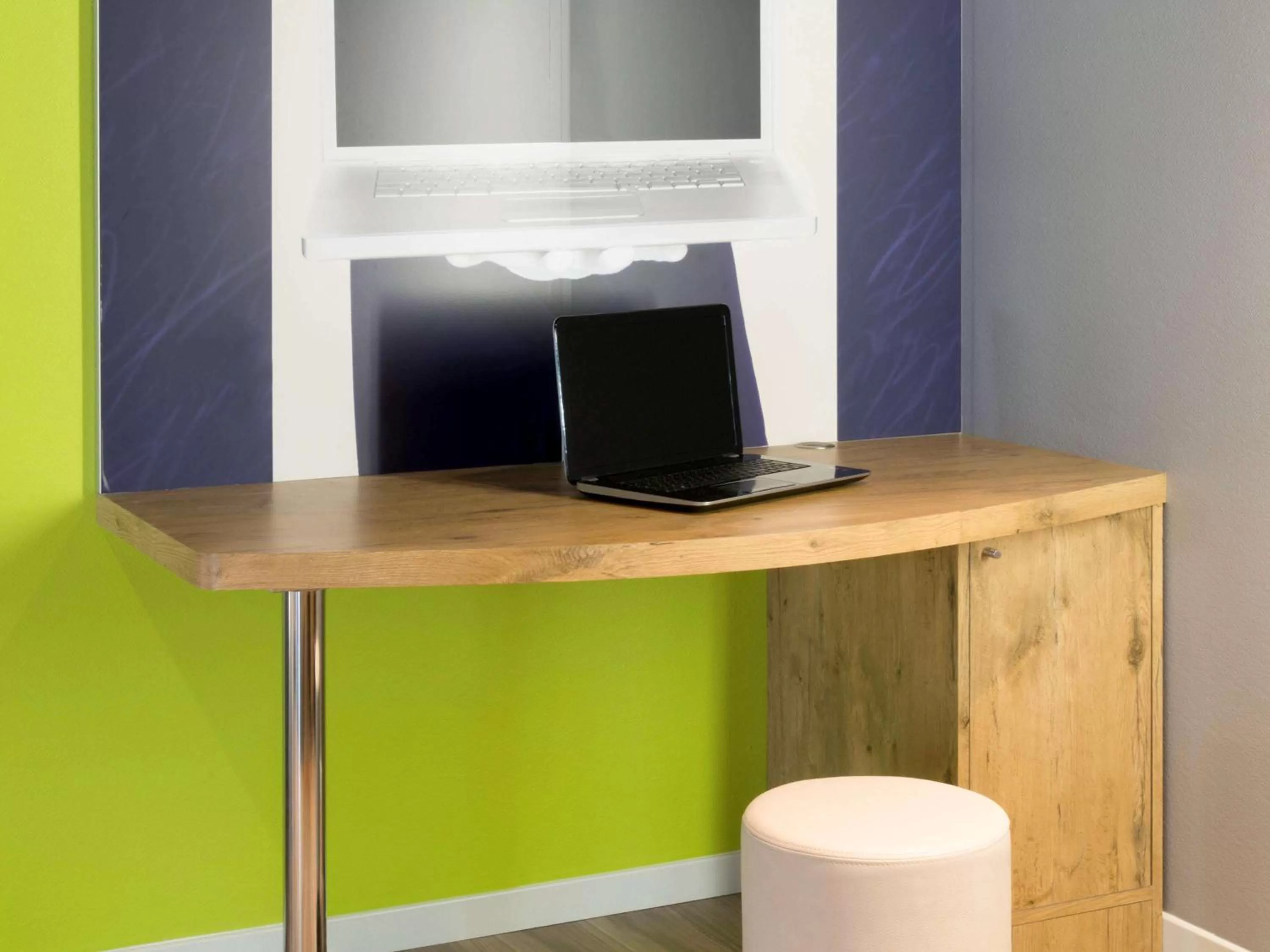 On site in Hotel Ibis Budget Lyon Eurexpo -