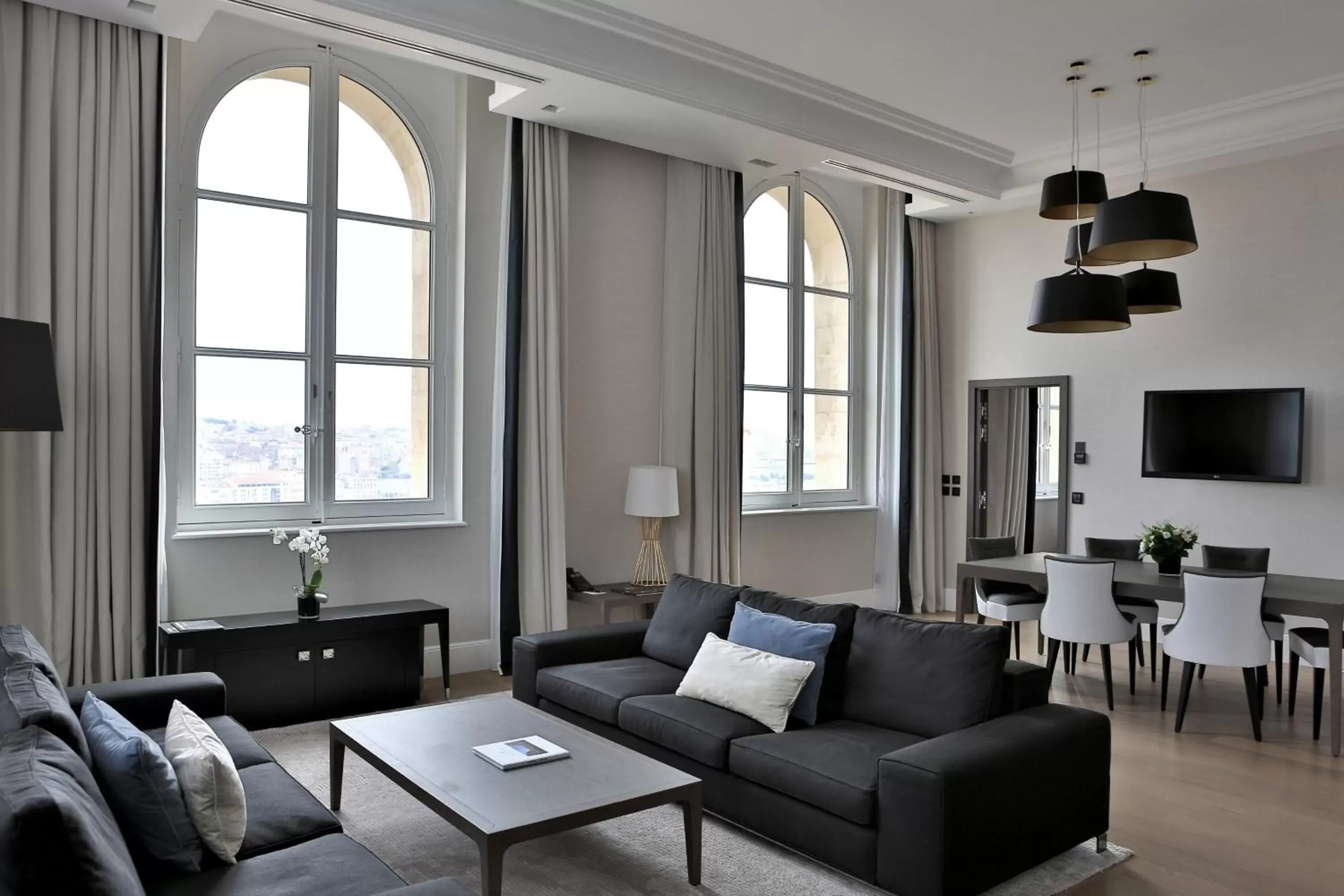 Photo of the whole room, Seating Area in InterContinental Marseille - Hotel Dieu, an IHG Hotel