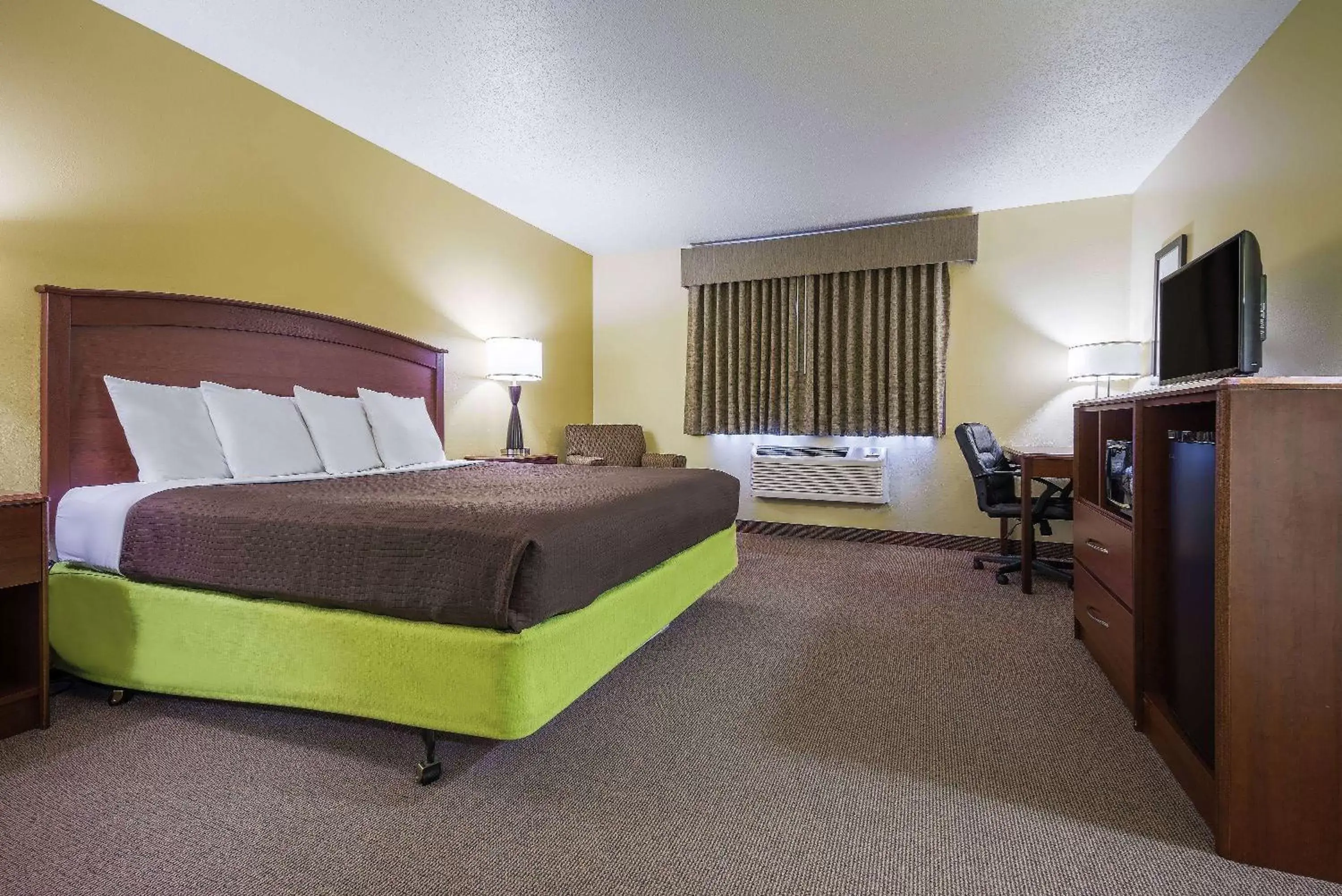 Photo of the whole room, Bed in AmericInn by Wyndham Sioux Falls