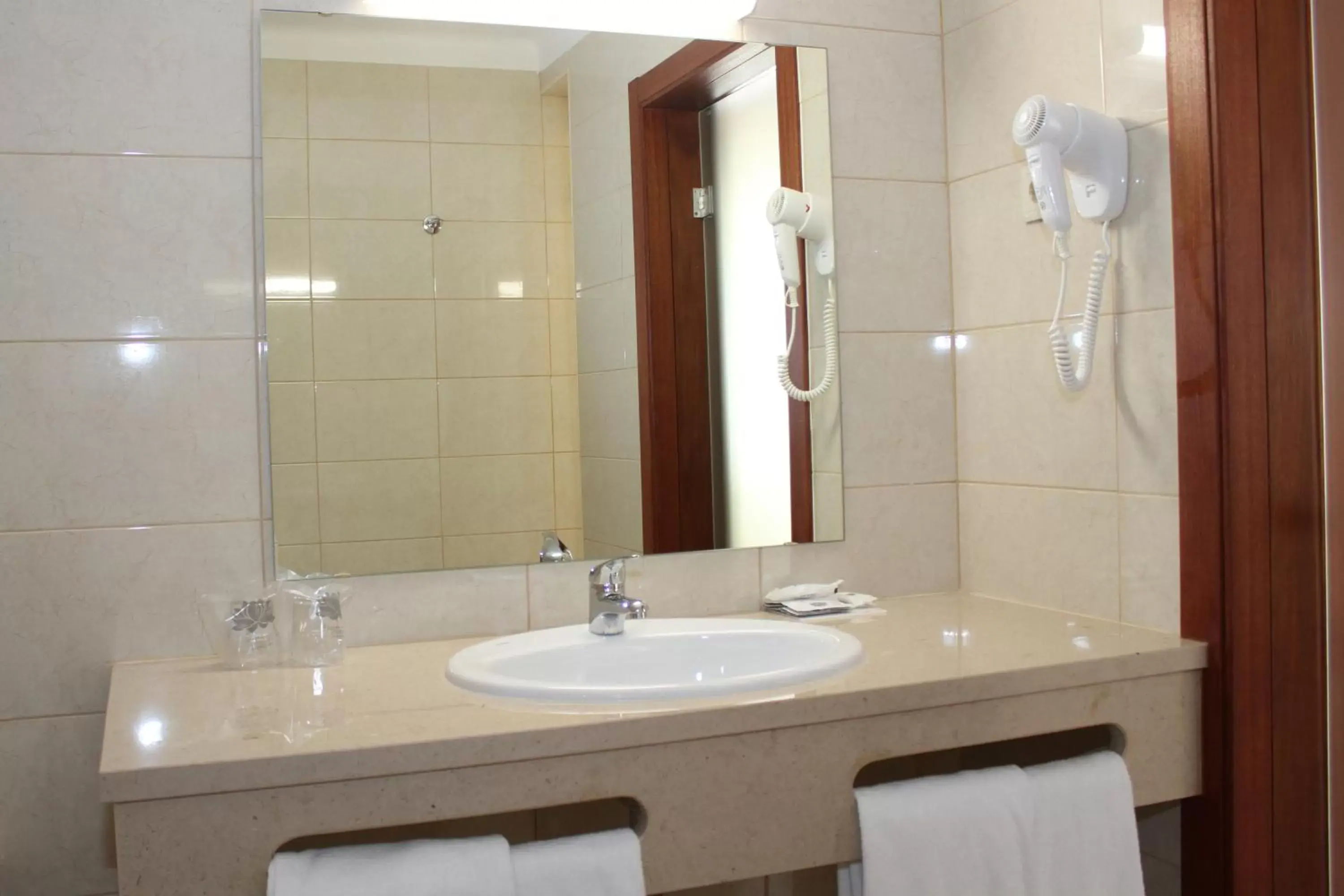 Toilet, Bathroom in Hotel Pinhal do Sol