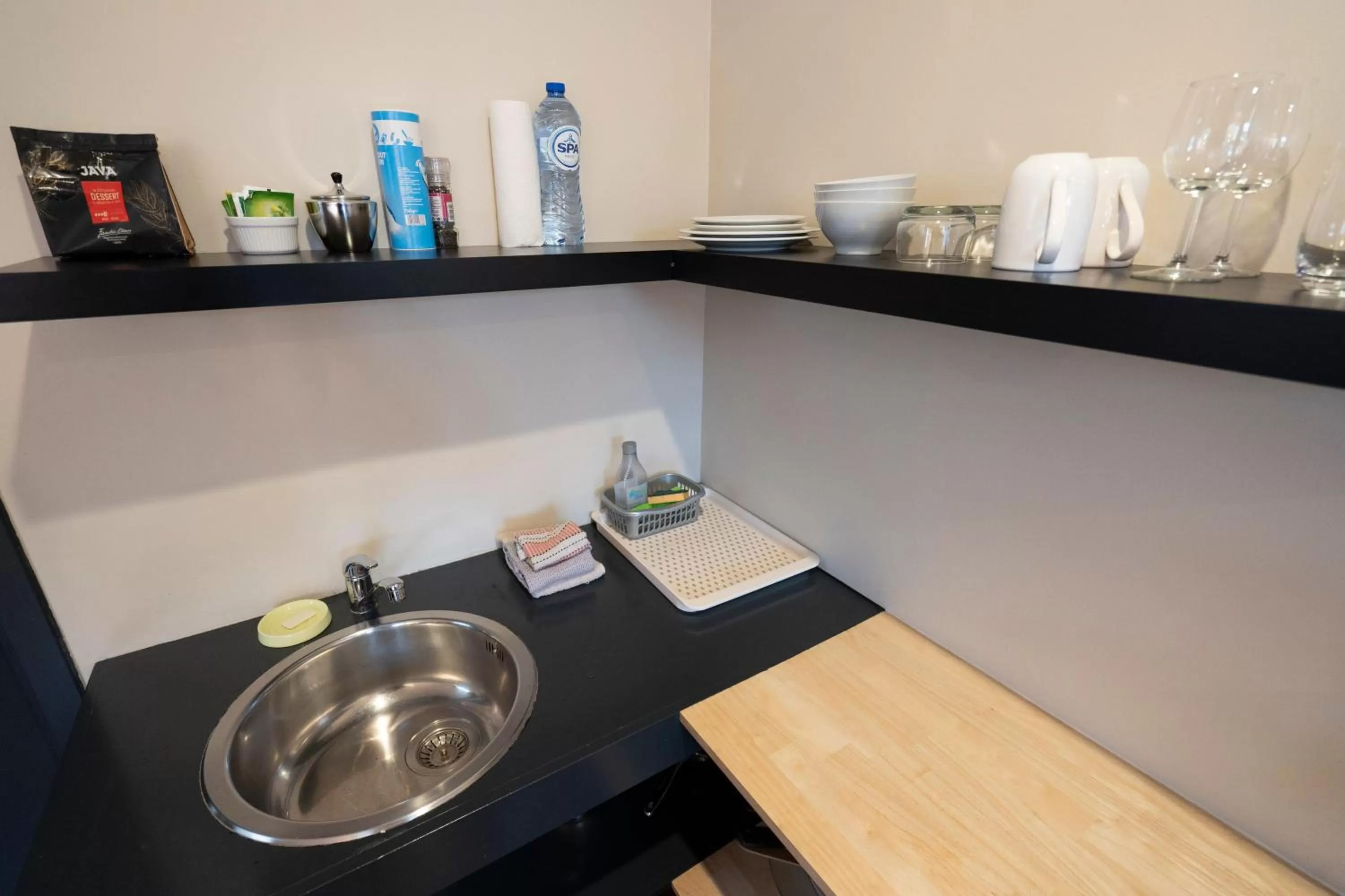 Kitchen or kitchenette in Because the Night city lodge