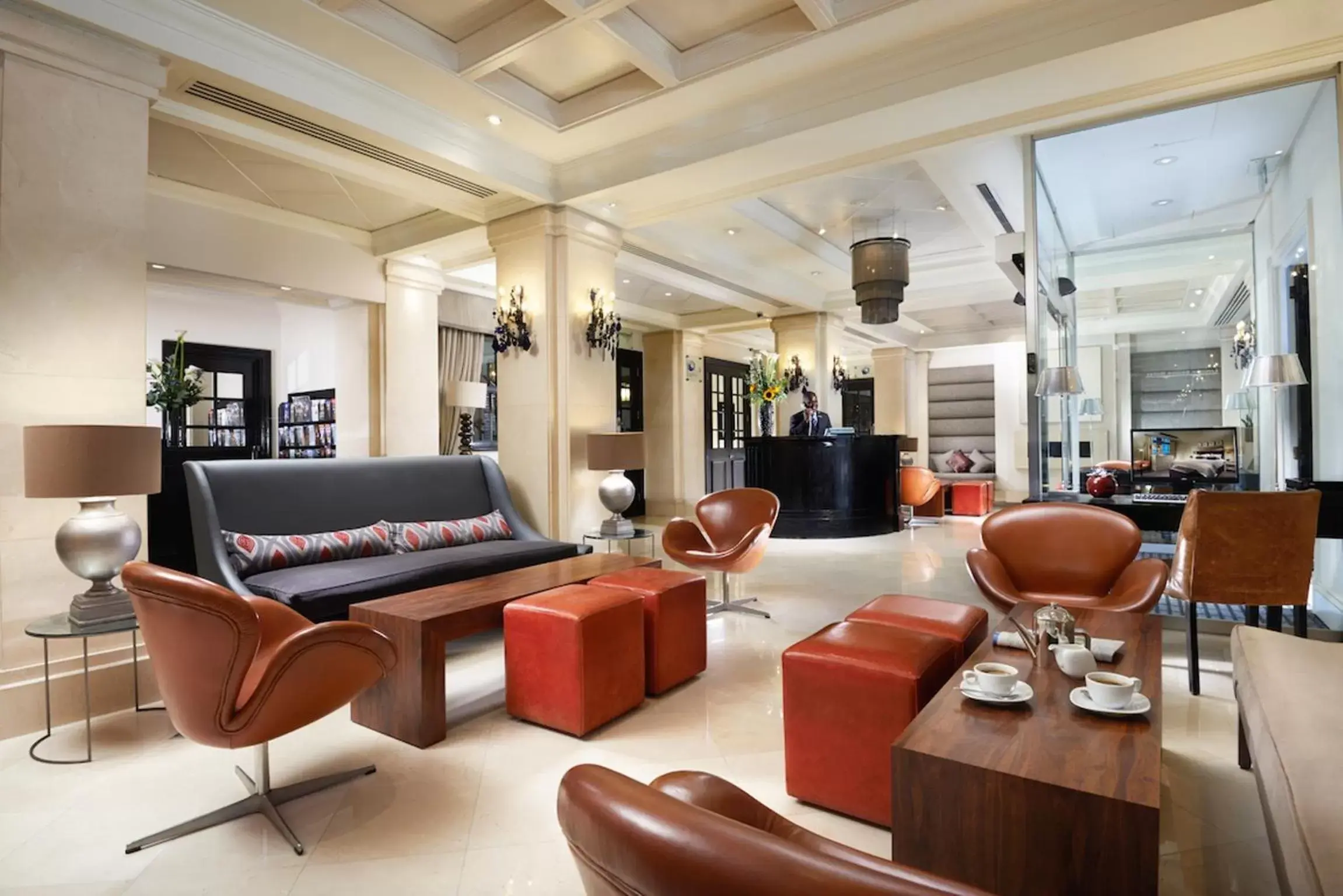 Lobby or reception, Lounge/Bar in London Bridge Hotel 
