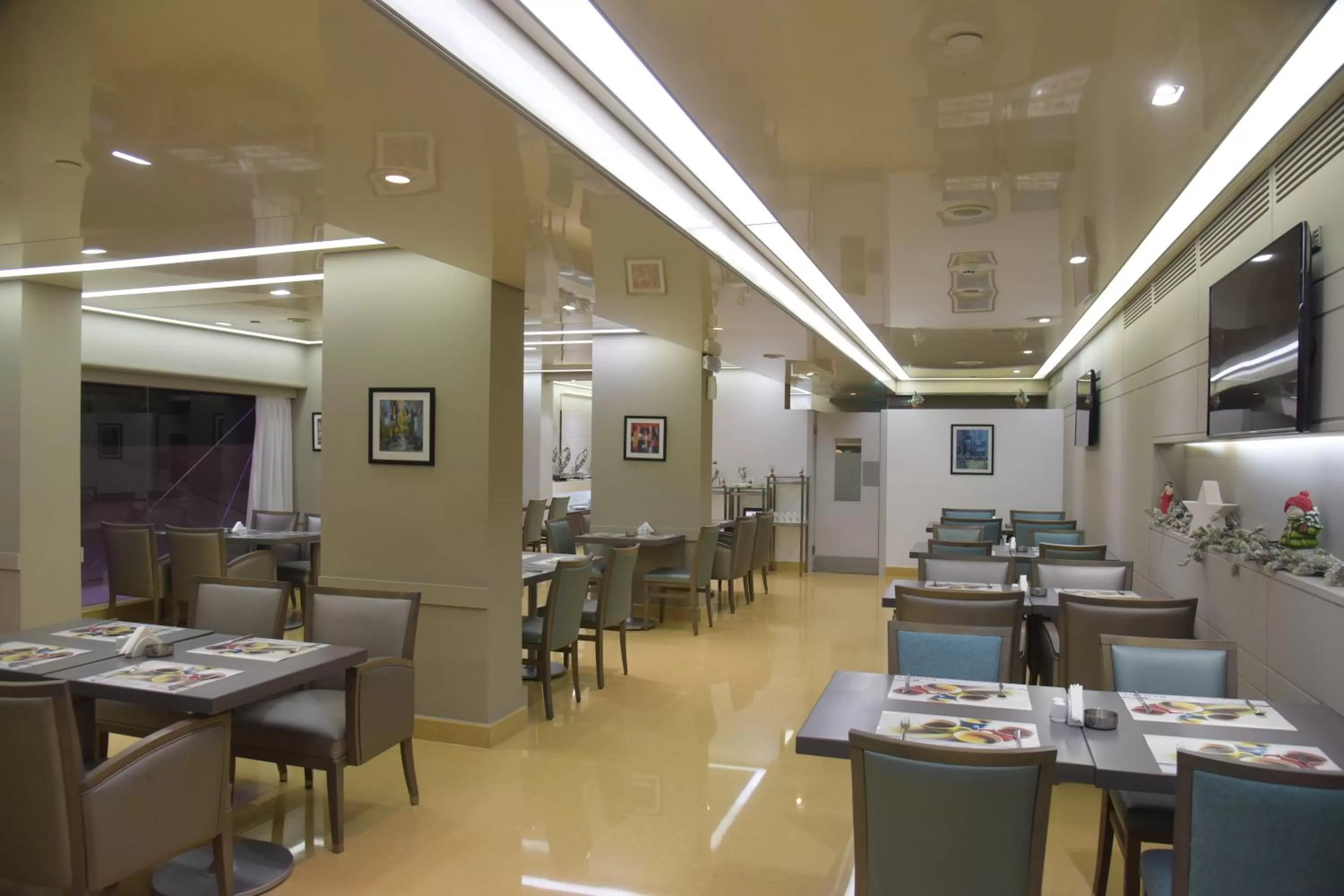 Restaurant/places to eat in Ramada by Wyndham Downtown Beirut