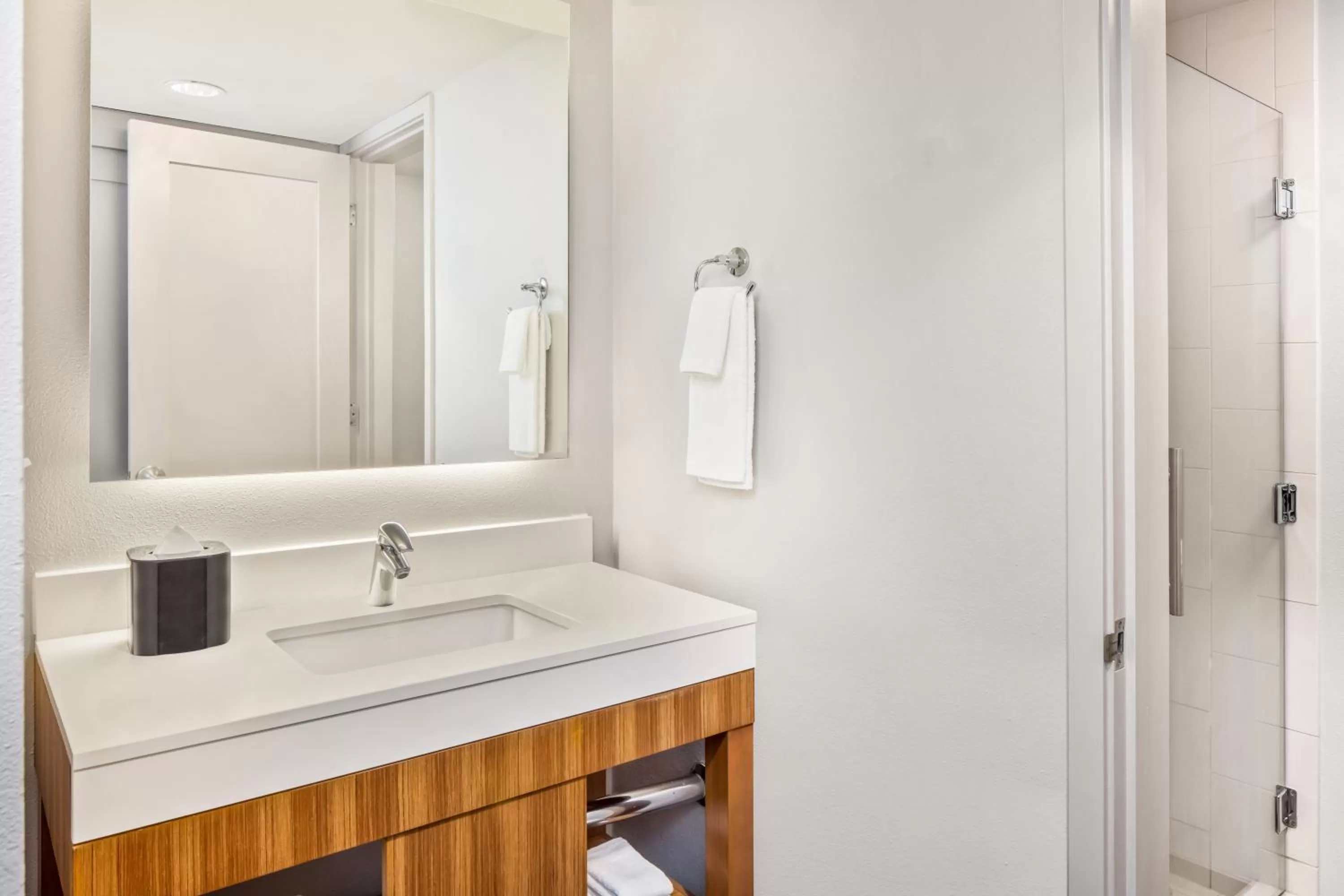 Bathroom in Hyatt Place Waikiki Beach