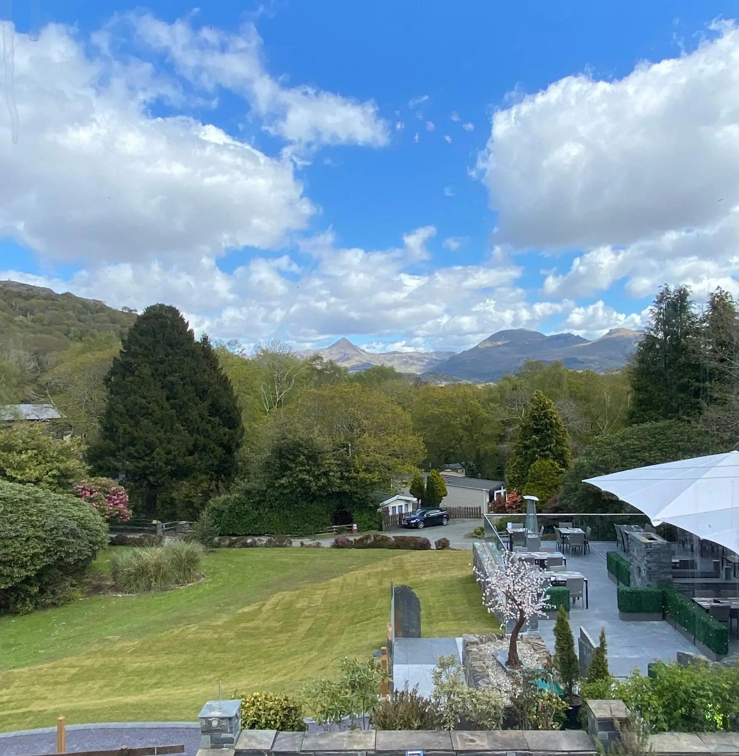 Garden in Aberdunant Hall Country Hotel