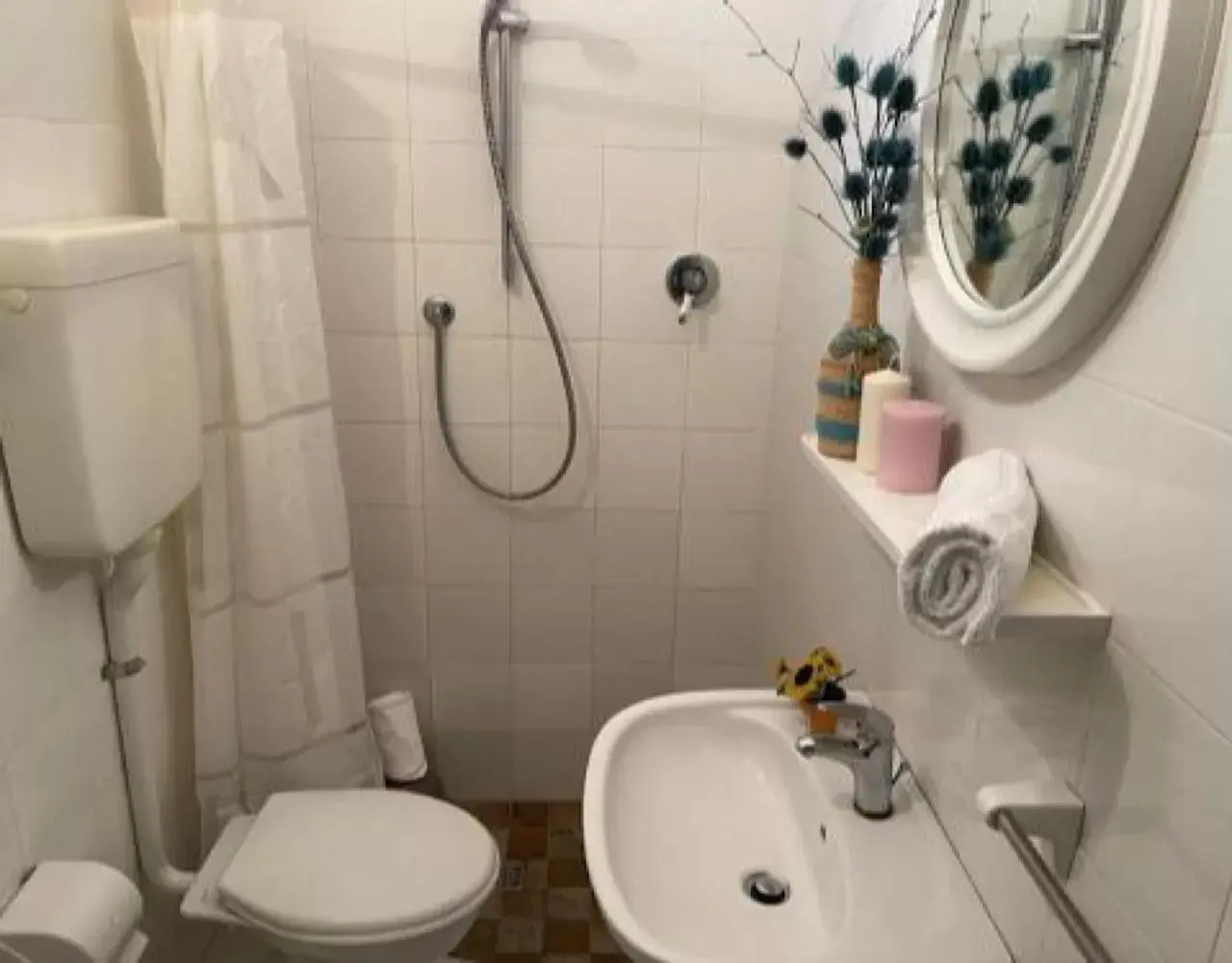 Bathroom in Hotel Silvana Beach