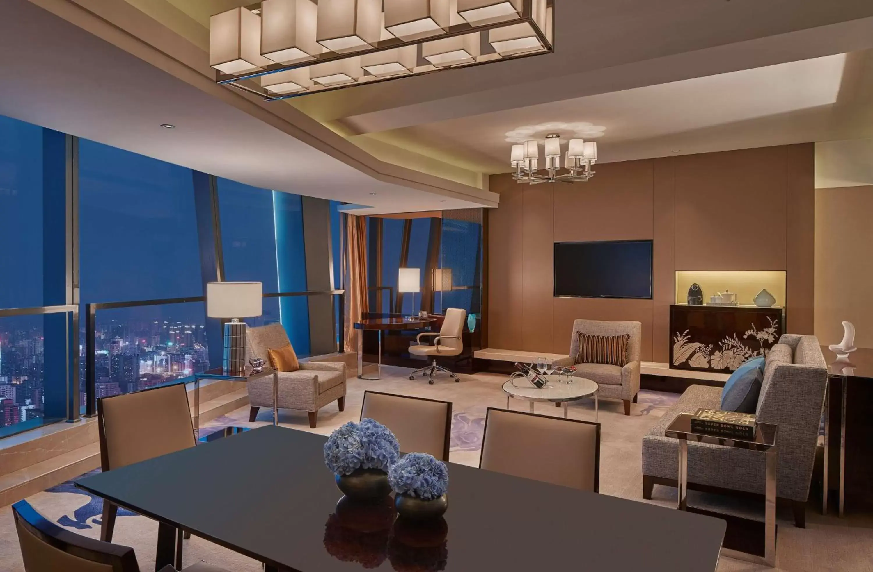 Deluxe King Suite with Lounge Access in Hilton Haikou Deluxe King Suite with Lounge Access in Hilton Haikou