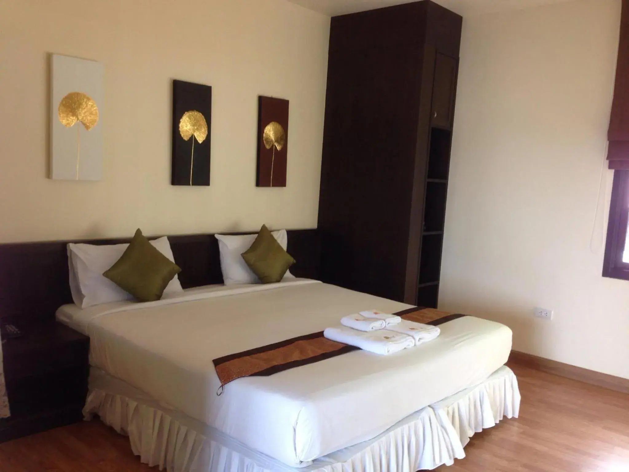 Photo of the whole room, Bed in Monsane River Kwai Resort & Spa