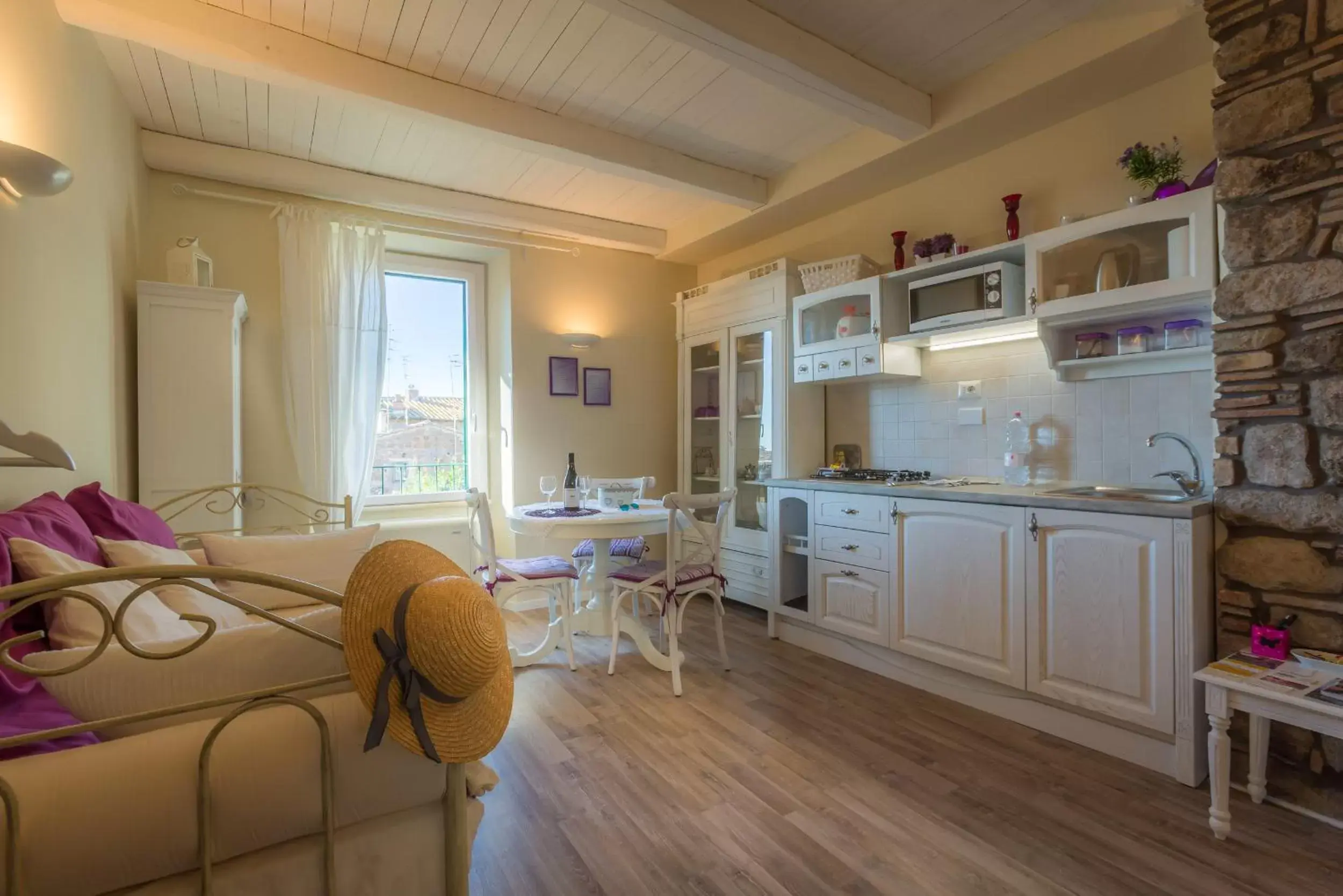 Living room, Kitchen/Kitchenette in Viterbo Antica