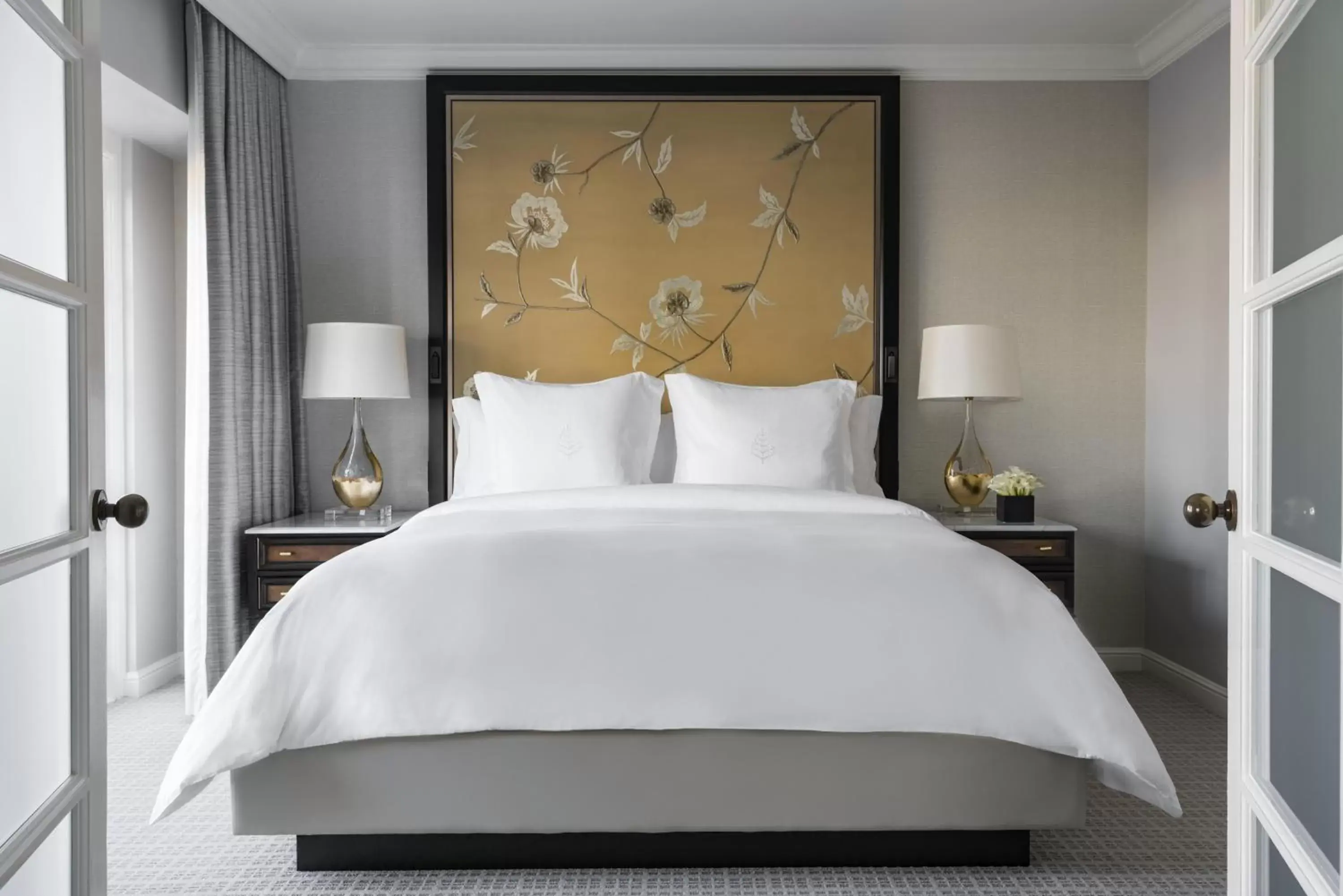 Photo of the whole room, Bed in Four Seasons Hotel Los Angeles at Beverly Hills