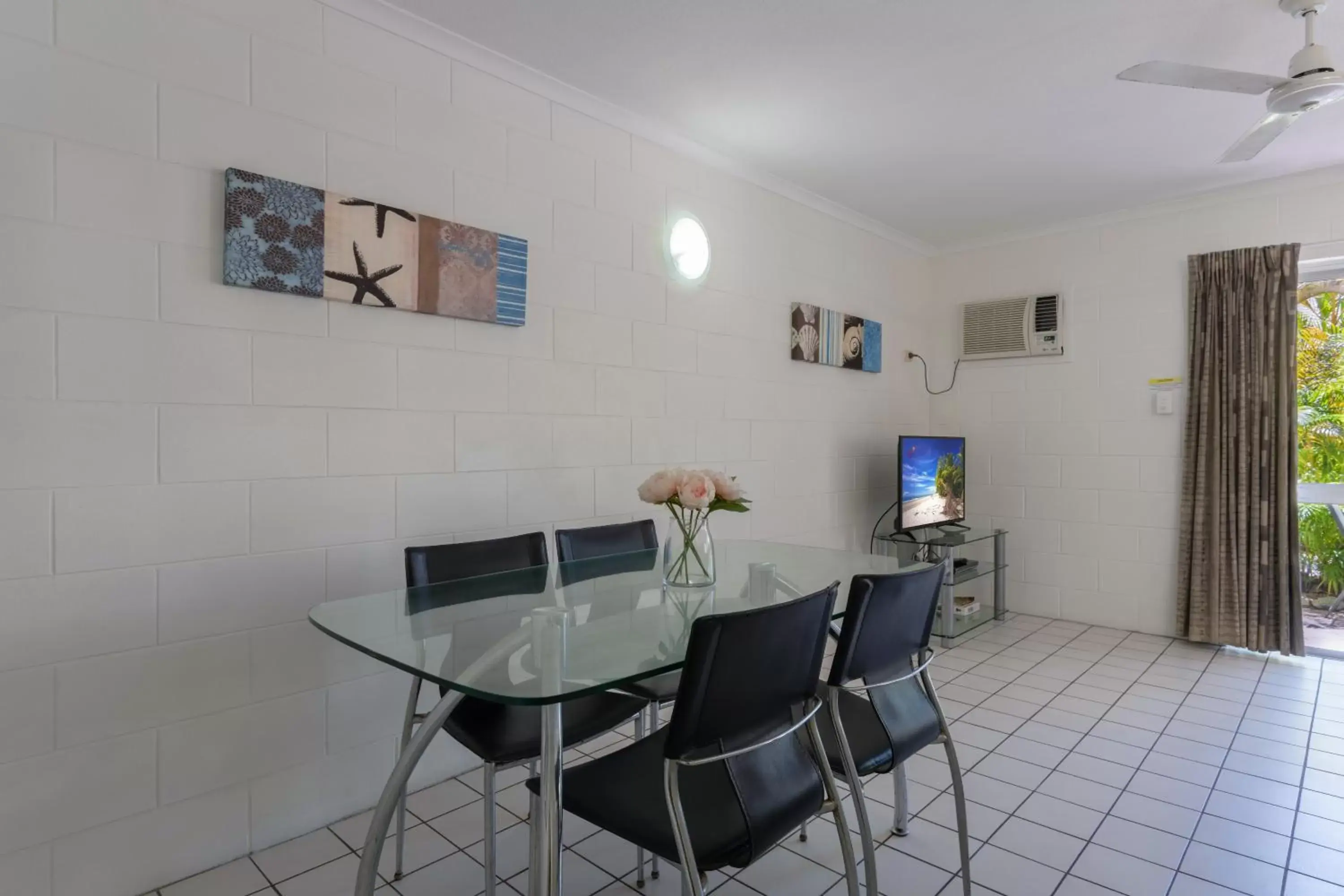 Dining Area in Lychee Tree Holiday Apartments