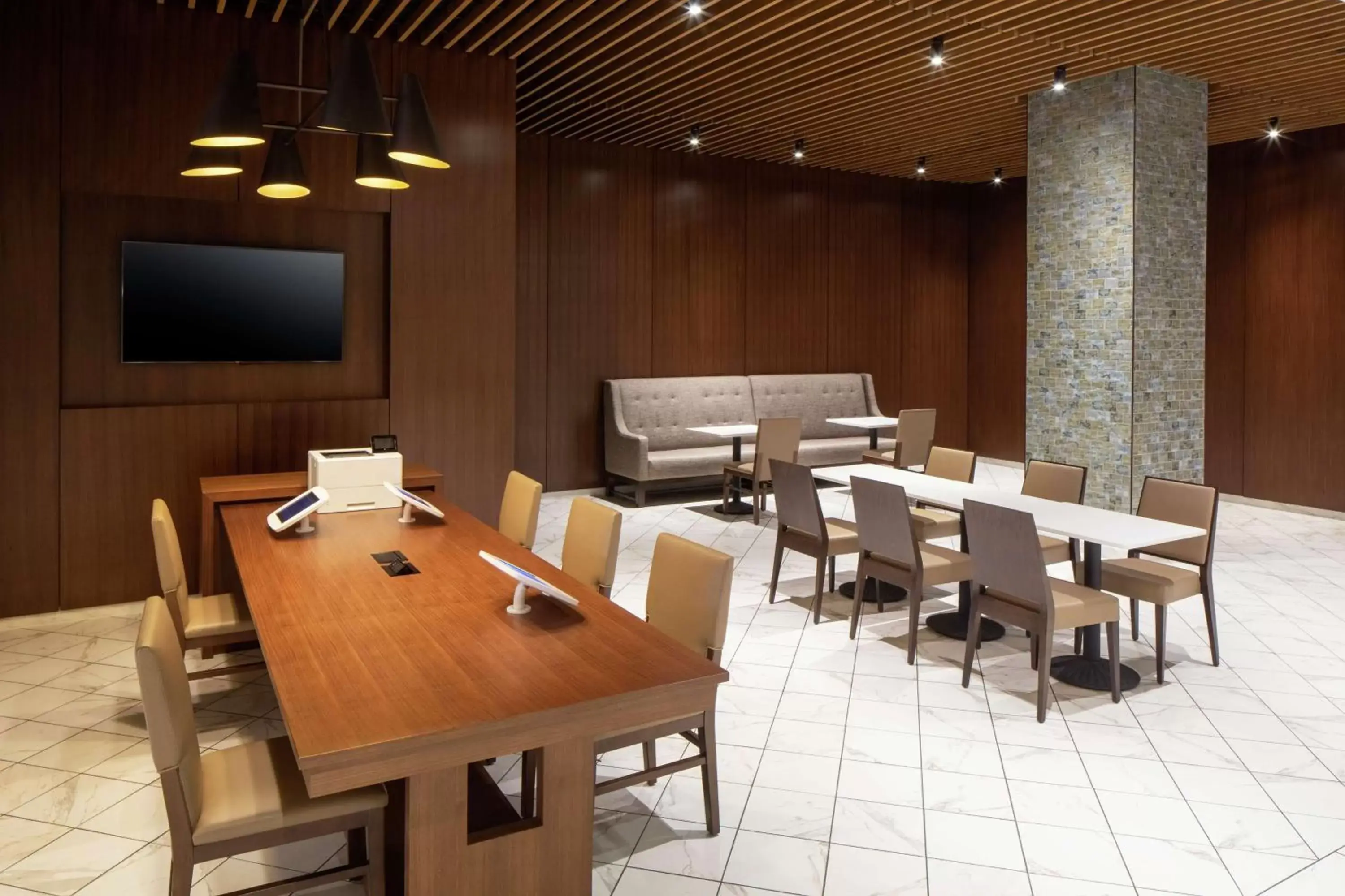 Business facilities, Restaurant/Places to Eat in Hilton Rochester Mayo Clinic Area