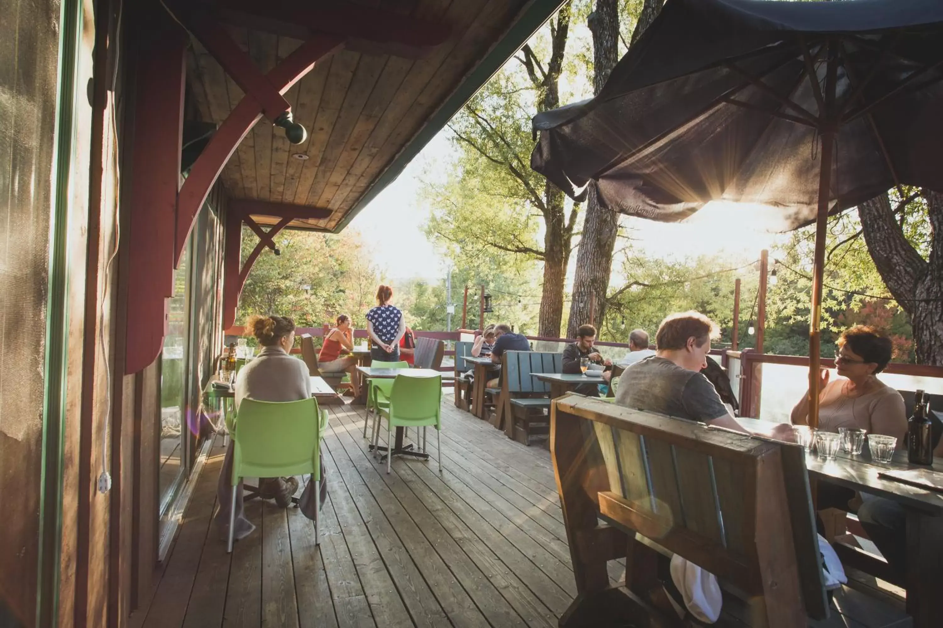 Patio, Restaurant/Places to Eat in Auberge Micro-Brasserie Le Baril Roulant