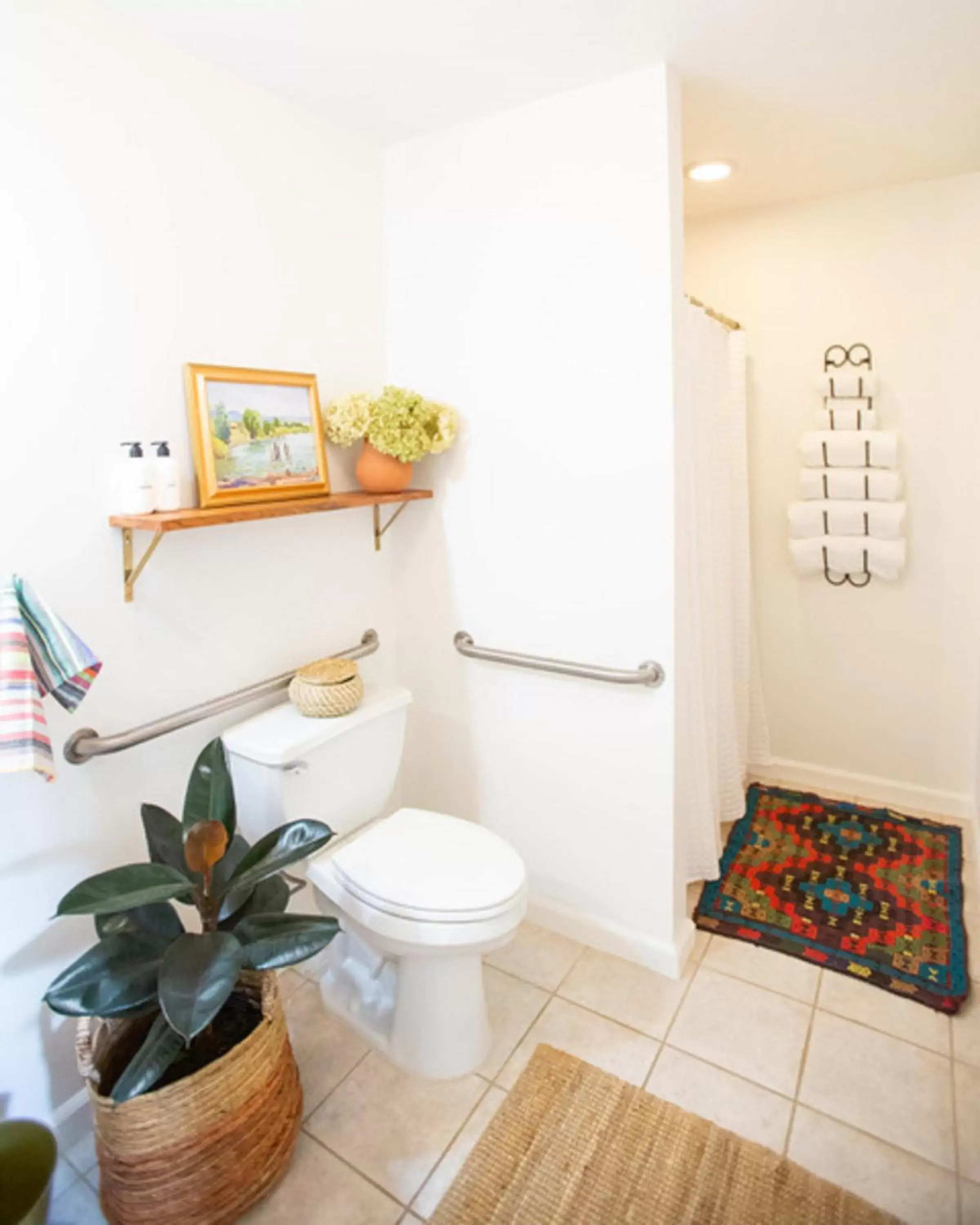 Bathroom in RubyJune Inn