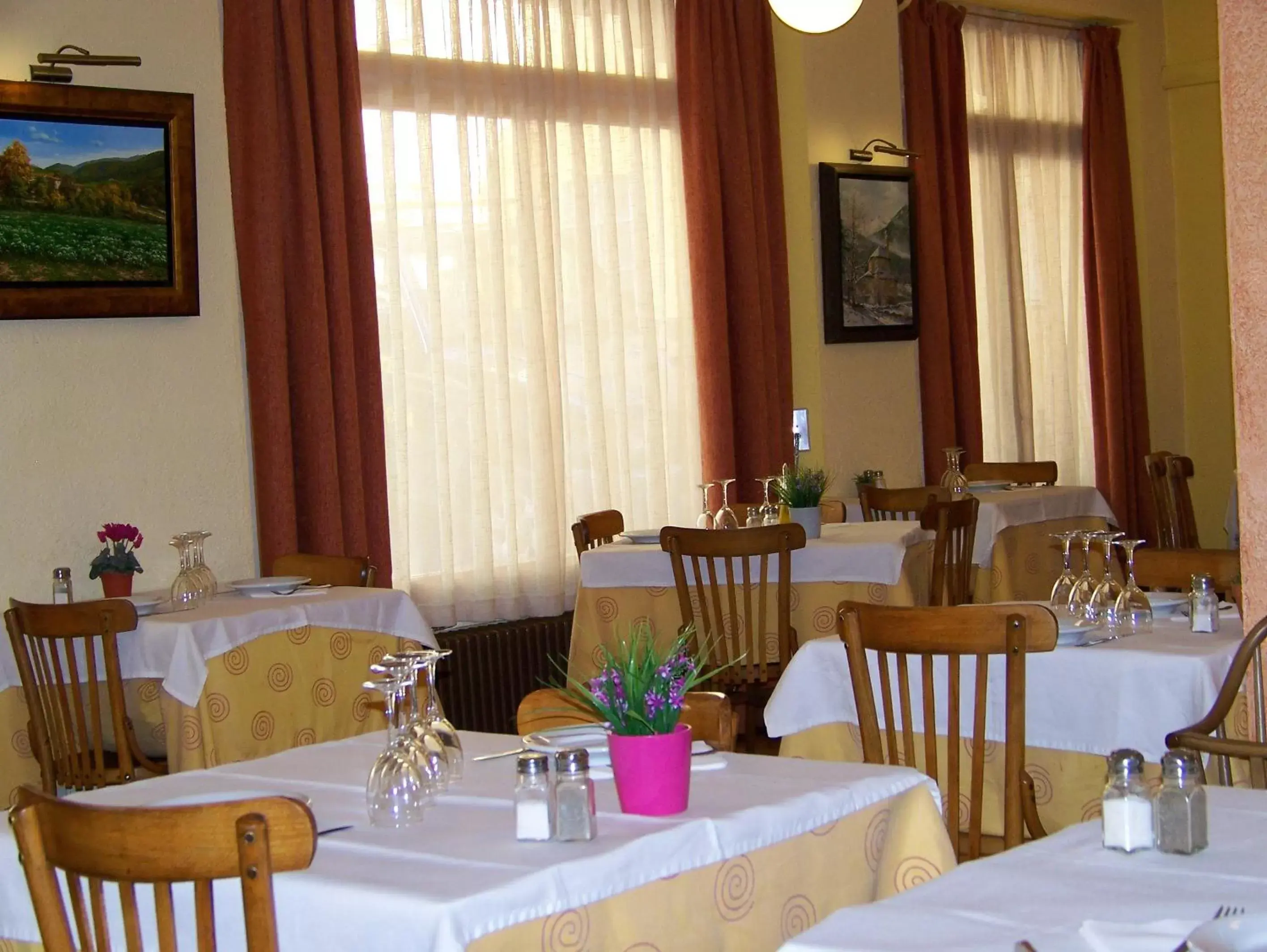 Restaurant/Places to Eat in Hotel Prats