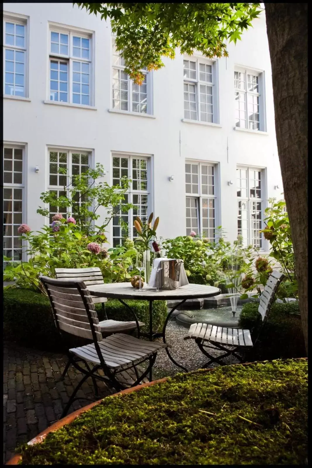 Garden, Property Building in Small Luxury Hotel De Witte Lelie