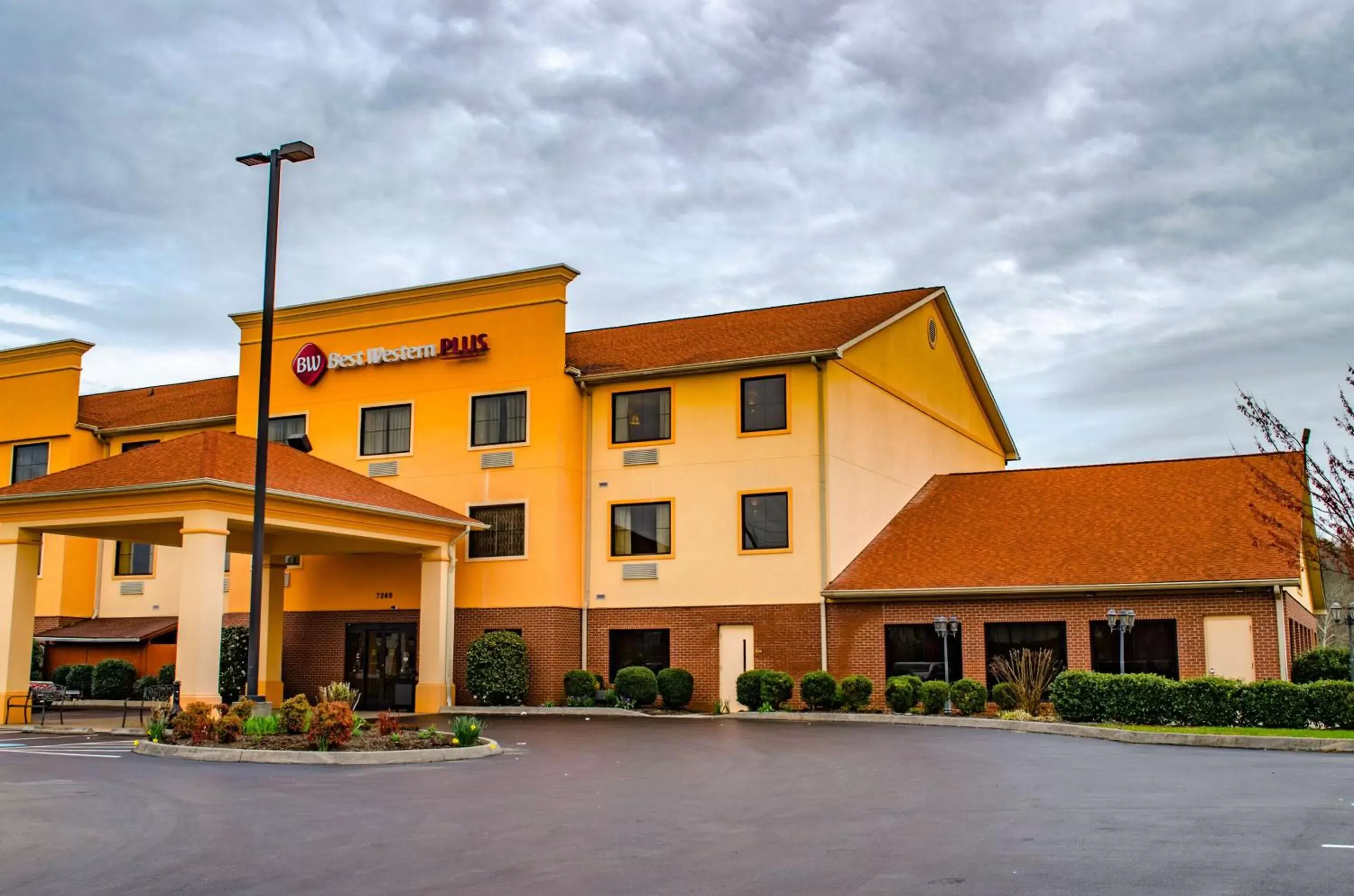 Property Building in Best Western Plus Strawberry Inn & Suites