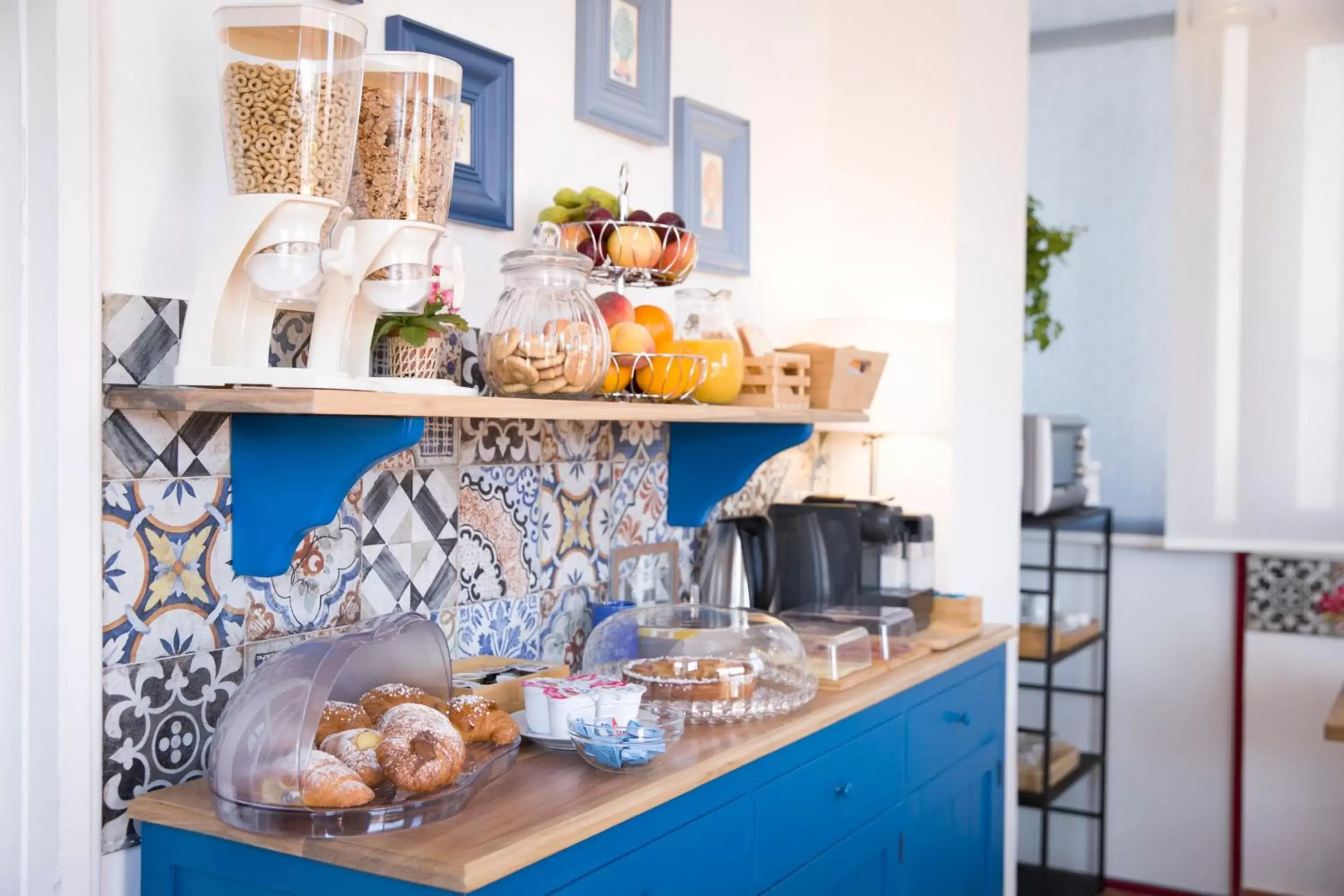 Breakfast, Kitchen/Kitchenette in Residenza Normanna