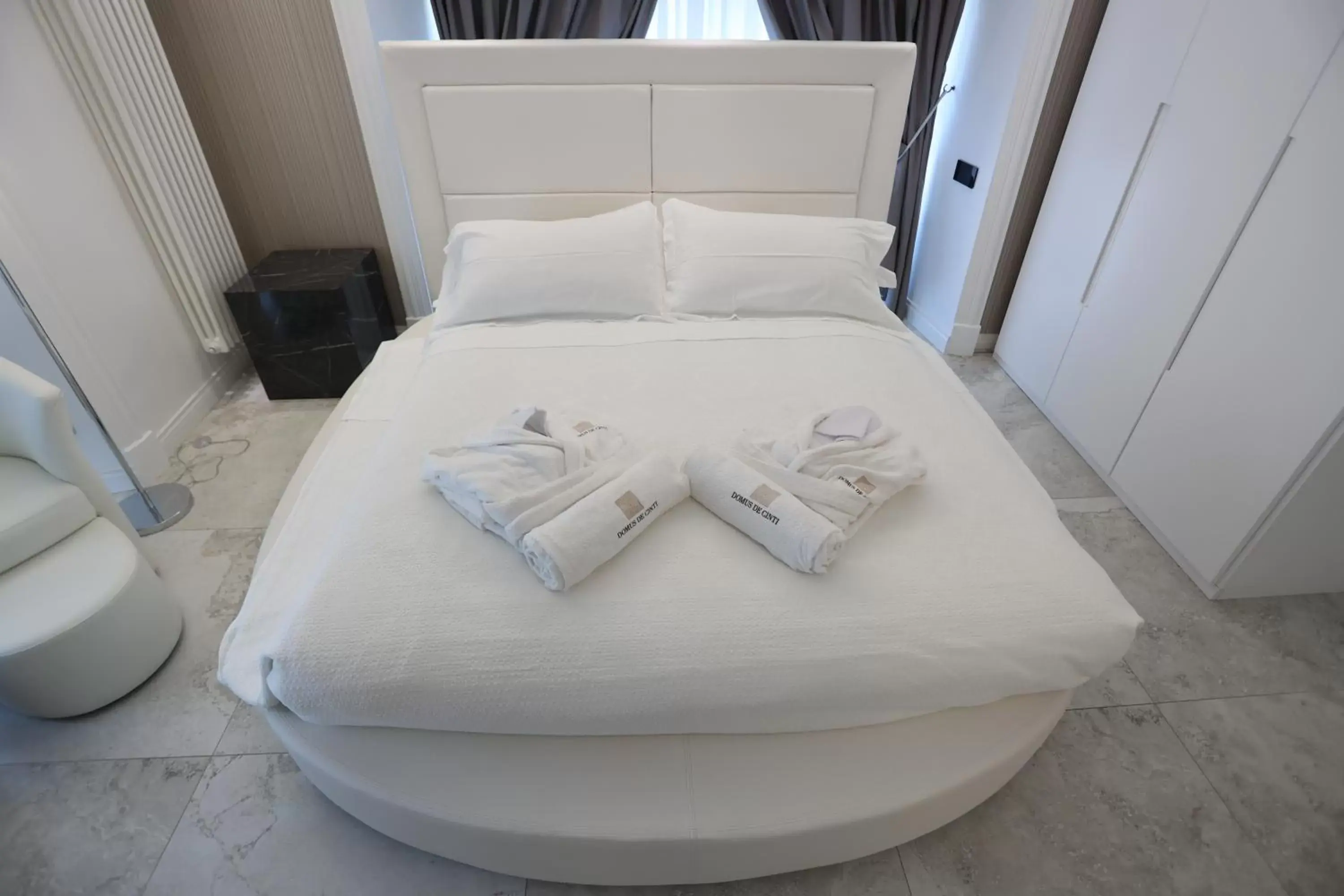 Bedroom, Bed in Domus De Cinti
