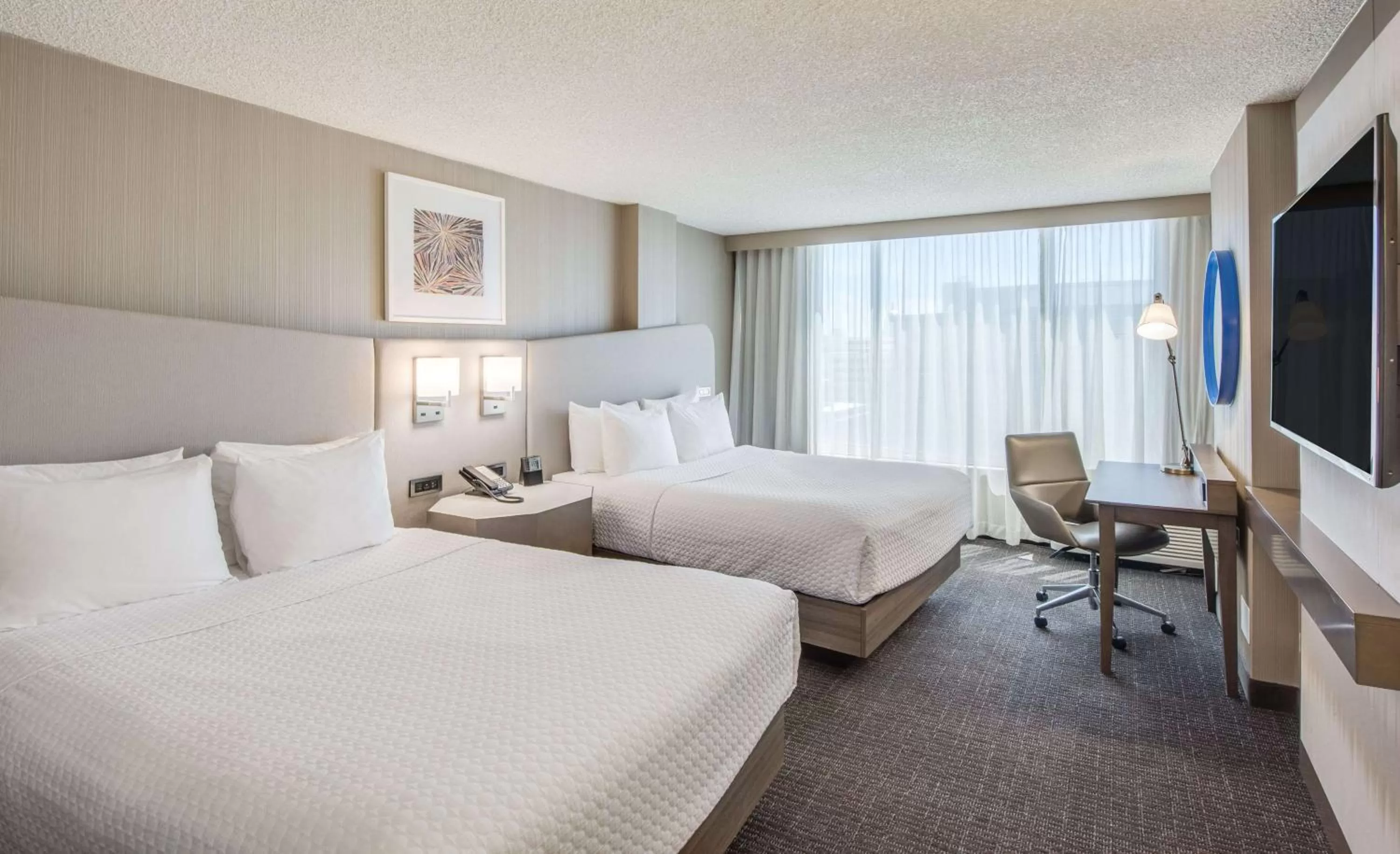 Photo of the whole room, Bed in Sonesta Denver Downtown
