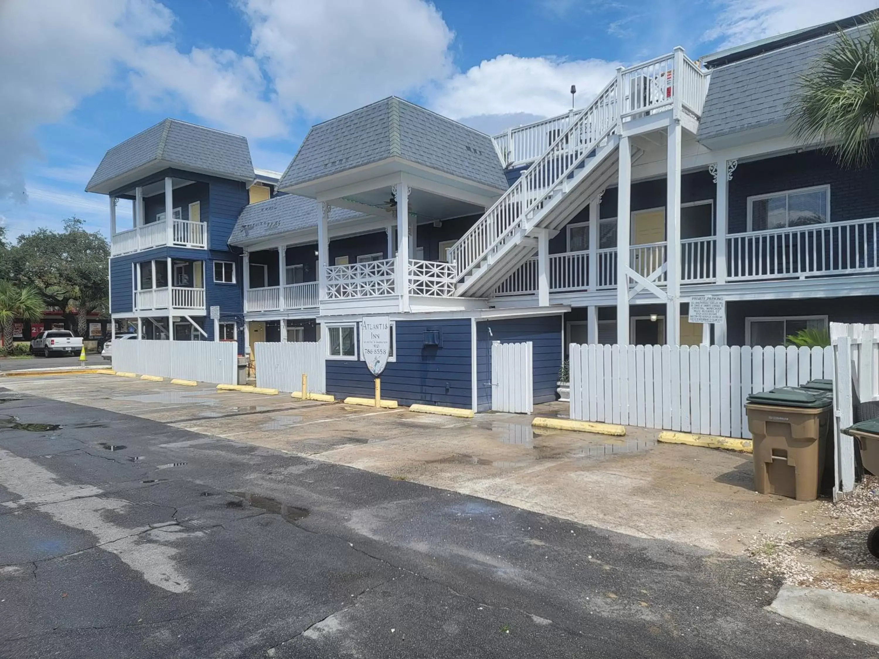 Property Building in Atlantis Inn - Tybee Island
