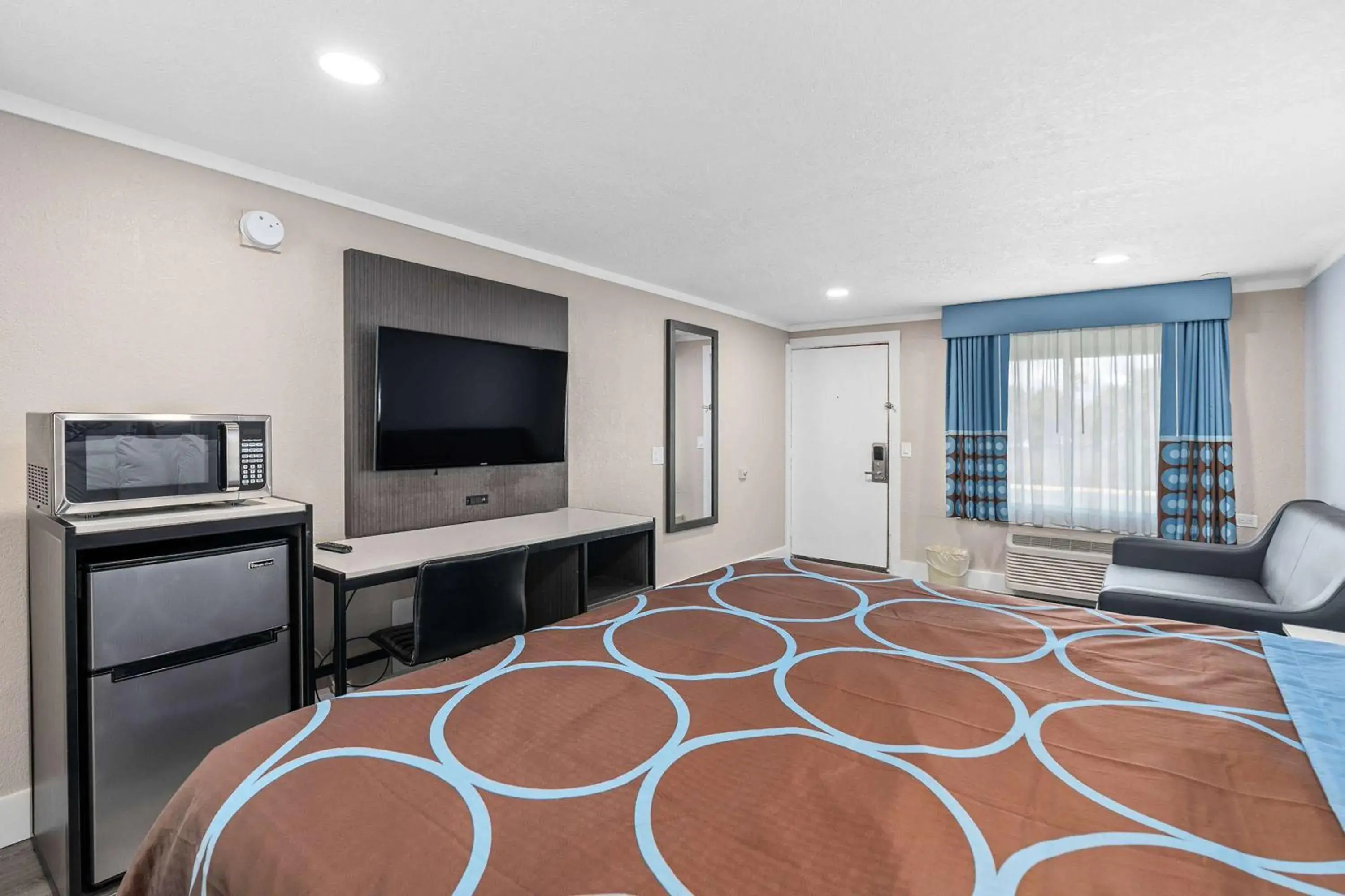 Photo of the whole room, TV/Entertainment Center in Super 8 by Wyndham Kissimmee-Orlando