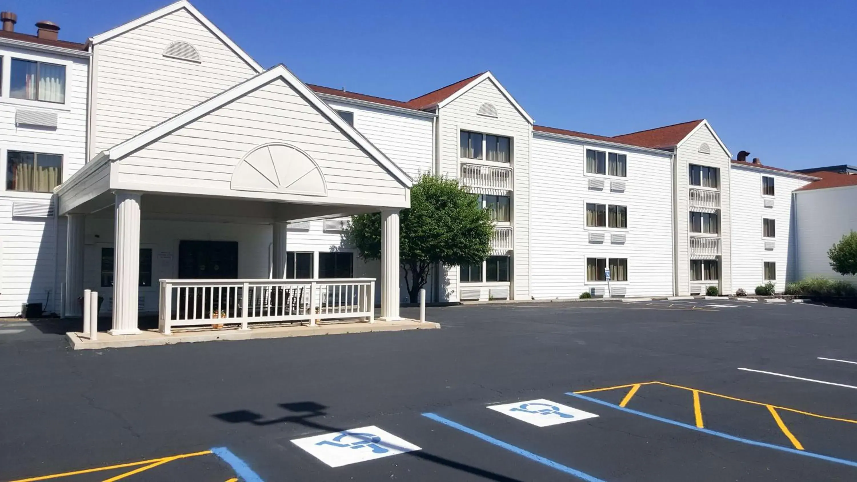 Property Building in Motel 6-Maryland Heights, MO