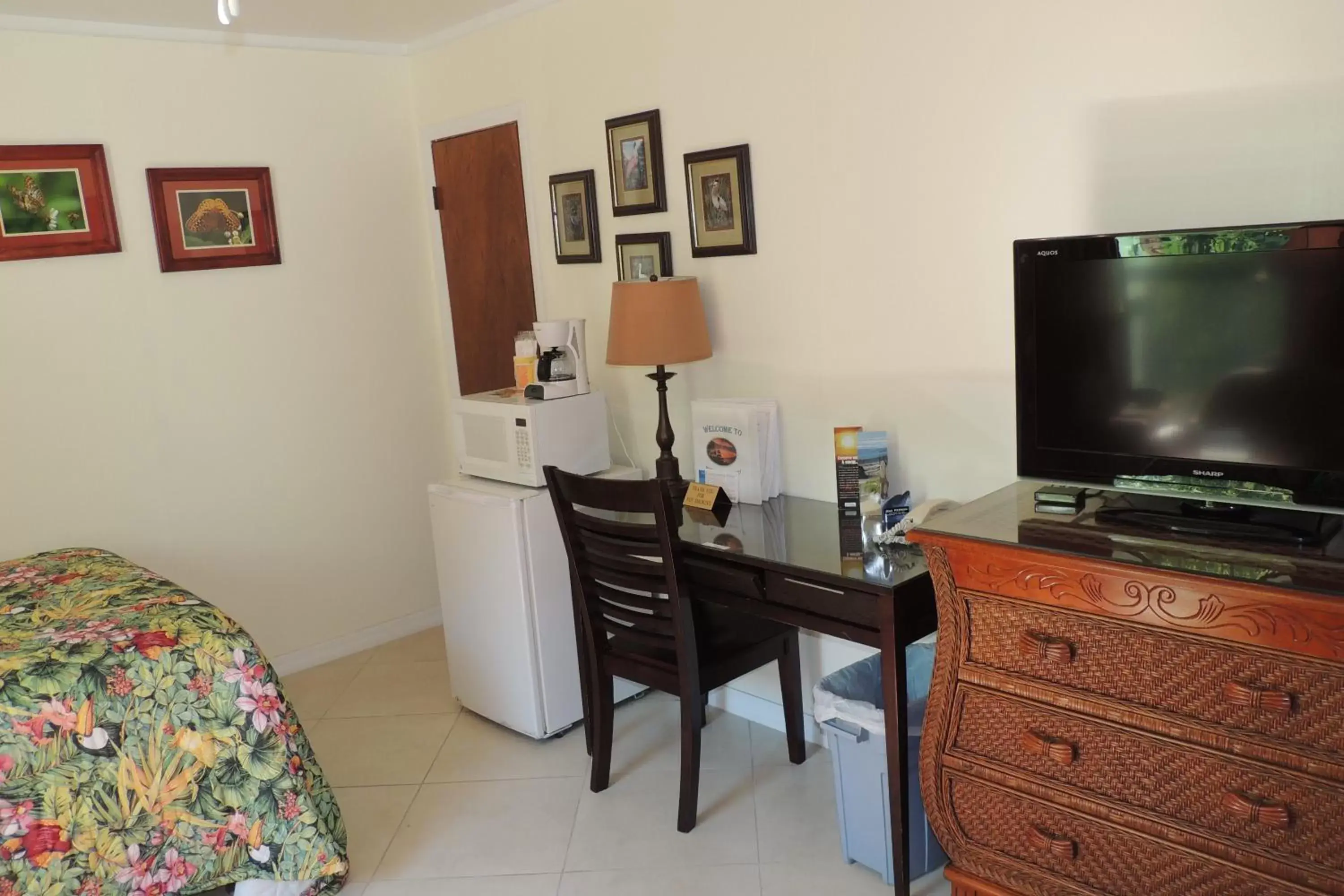 TV and multimedia, TV/Entertainment Center in Rock Reef Resort