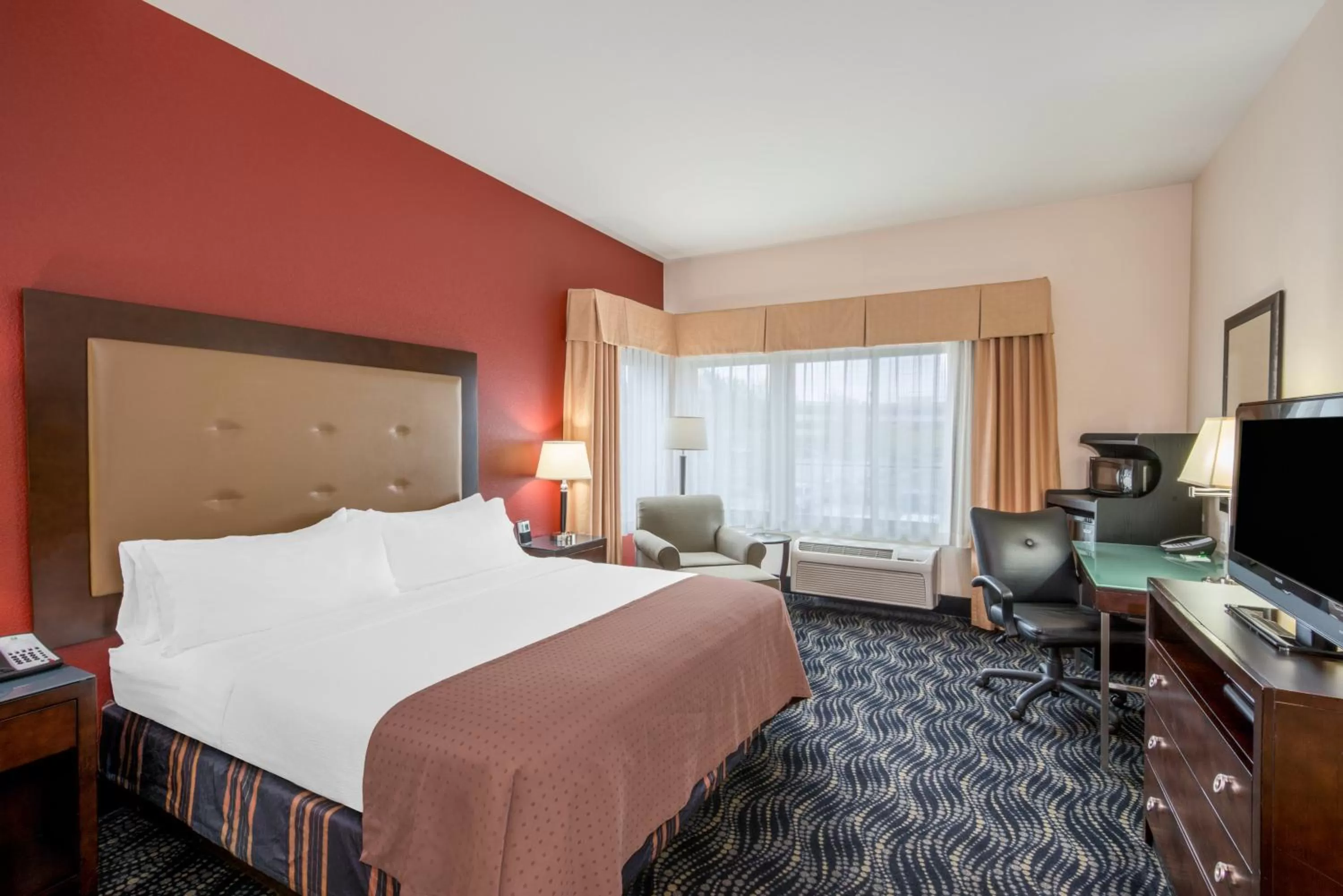 Photo of the whole room, Bed in Holiday Inn Hotel & Suites Grand Junction-Airport by IHG