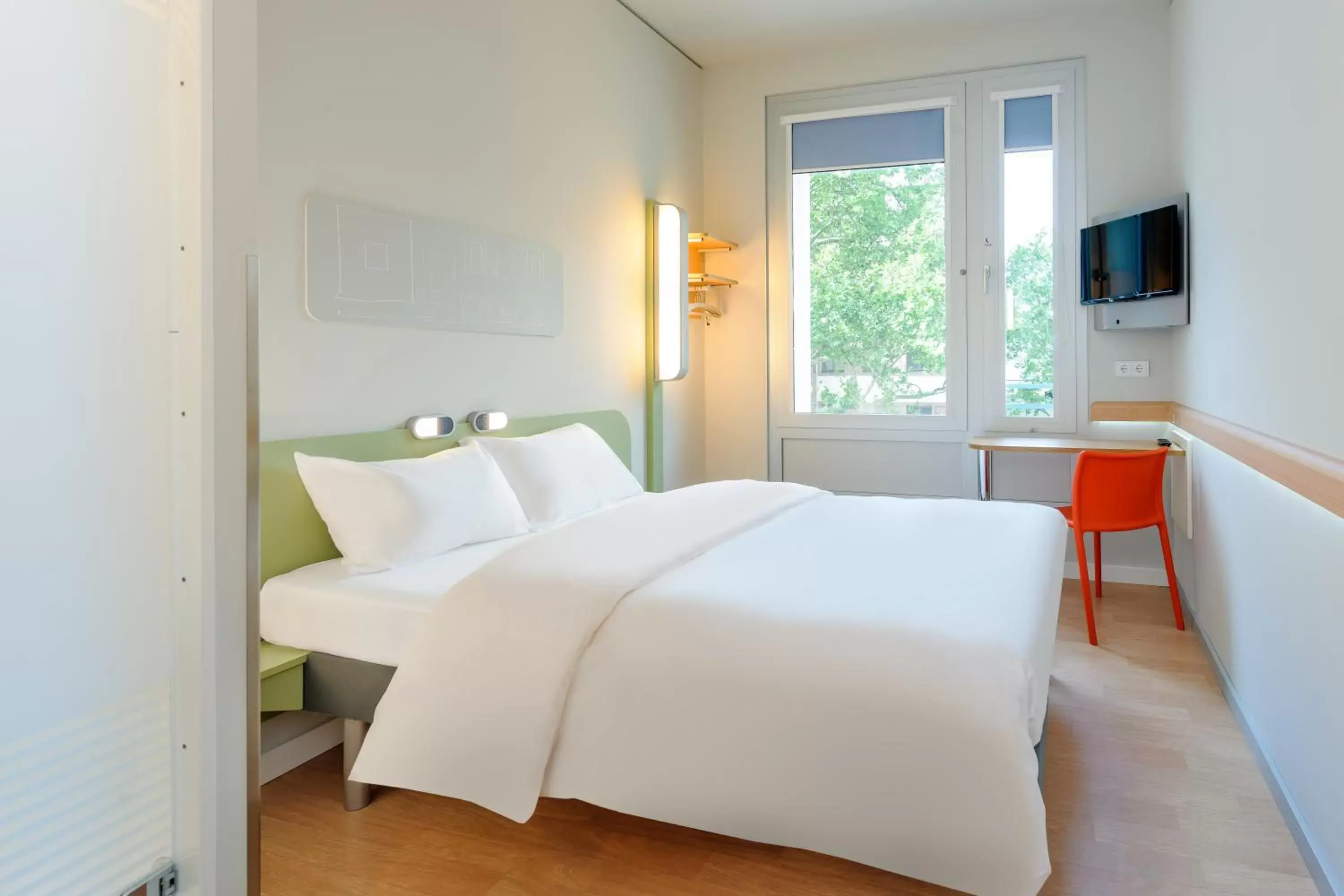 Photo of the whole room, Bed in ibis budget Frankfurt City Ost