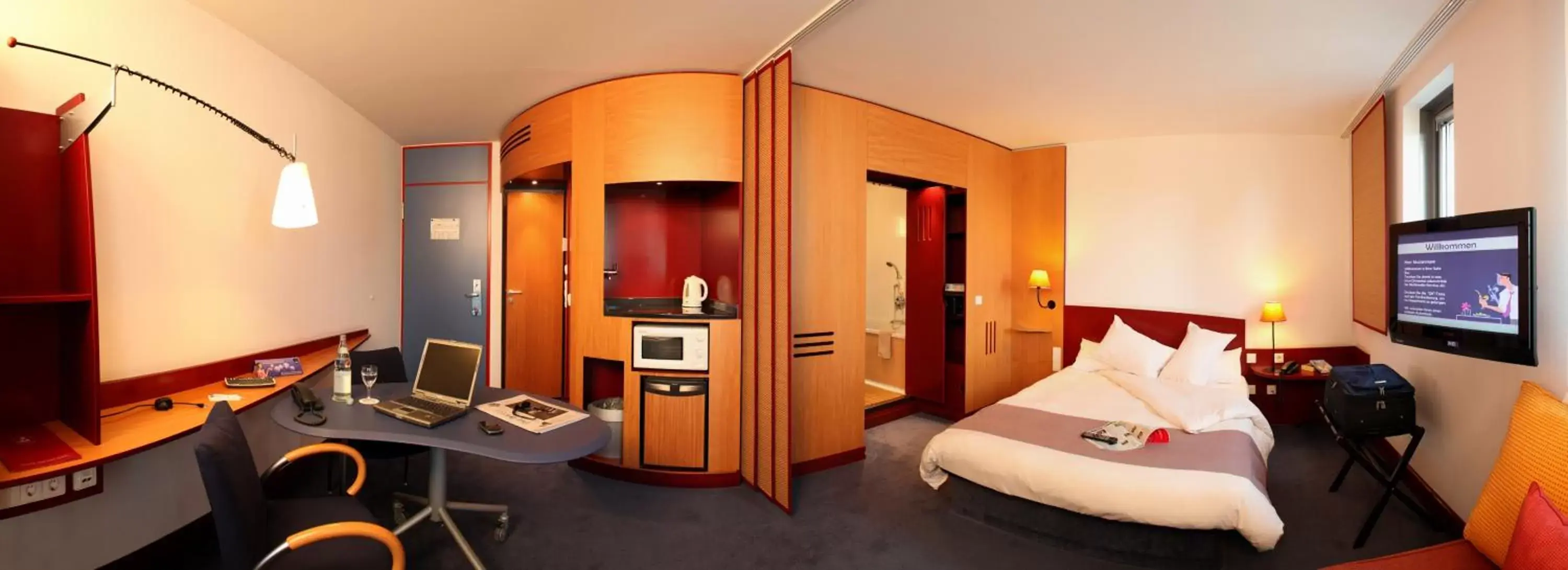 Photo of the whole room in Novotel Suites Hannover