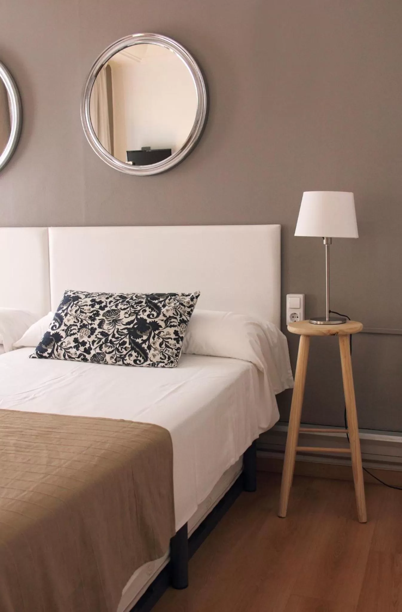 Decorative detail, Bed in 7 Moons B&B