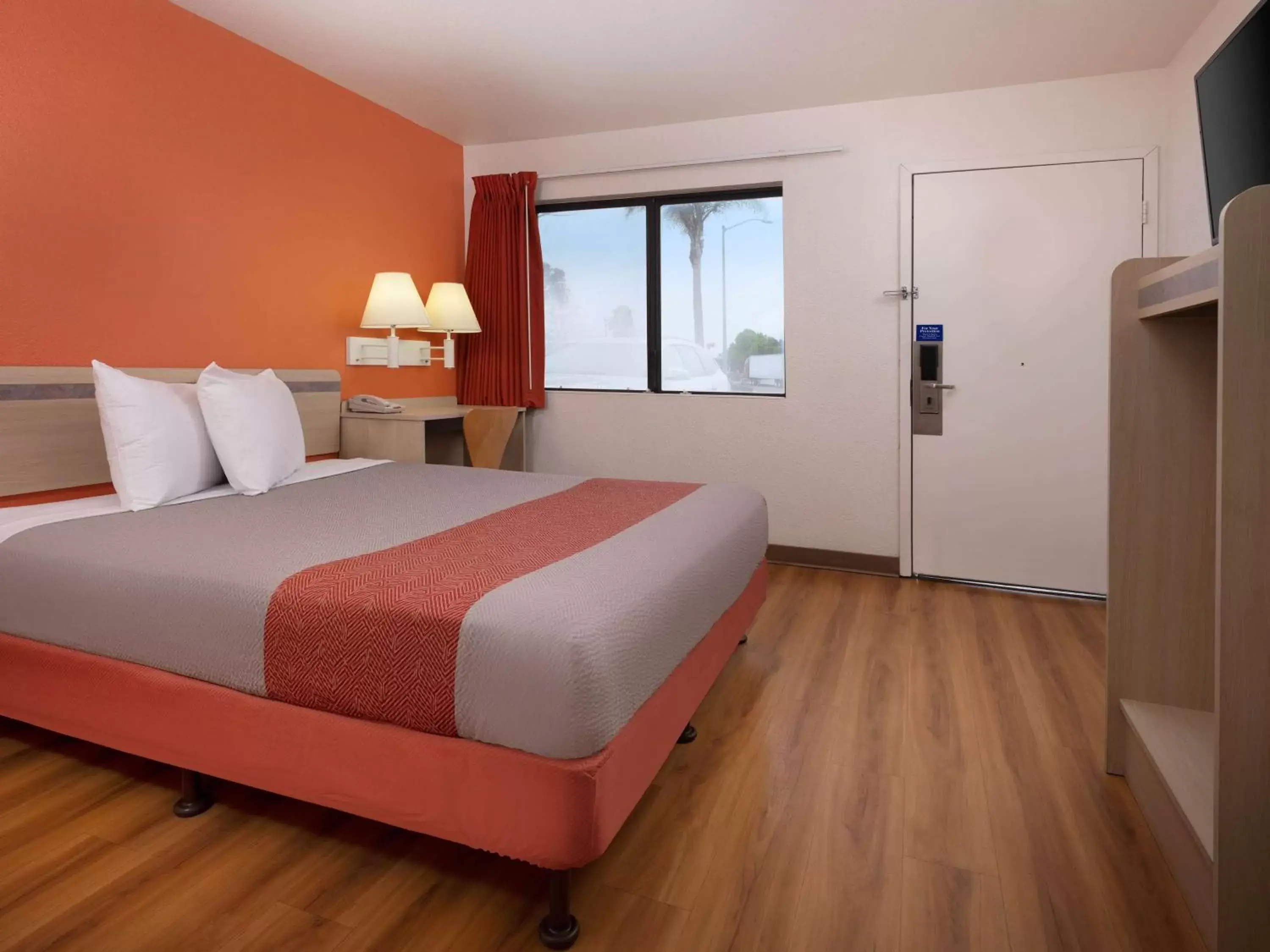 Bedroom, Bed in Motel 6-Santa Maria, CA - North