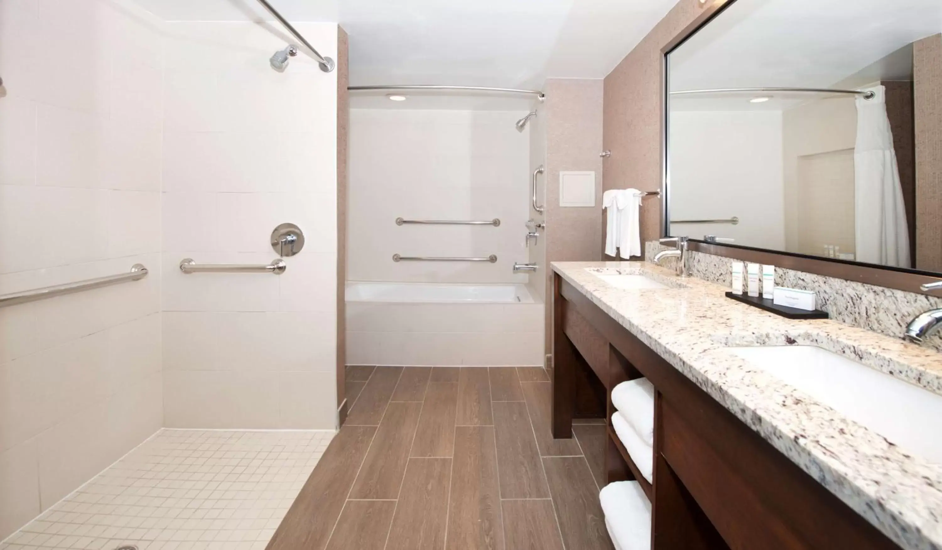 Bathroom in Embassy Suites by Hilton Cincinnati Northeast - Blue Ash