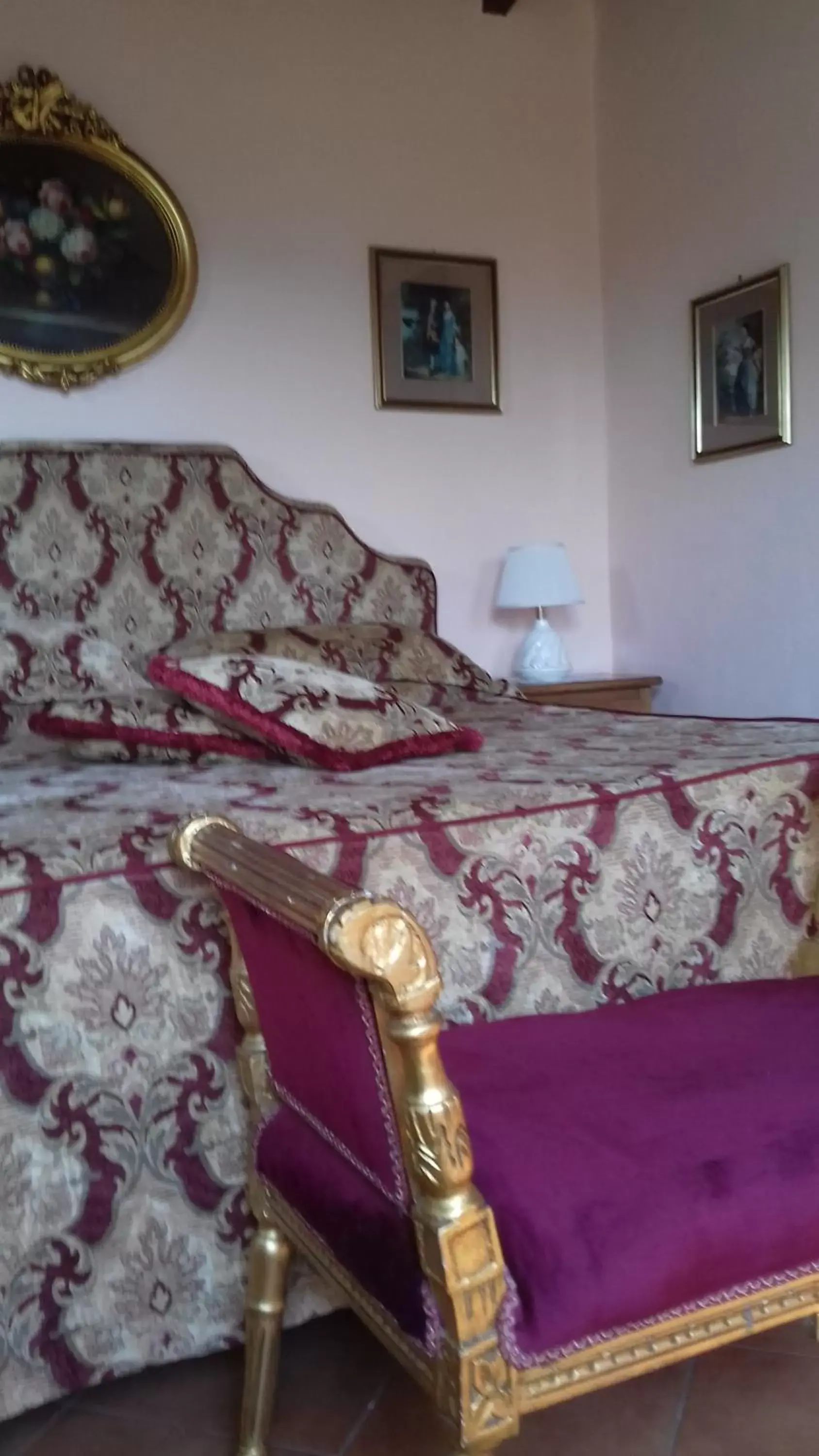 Bed, Seating Area in Villa Belvedere