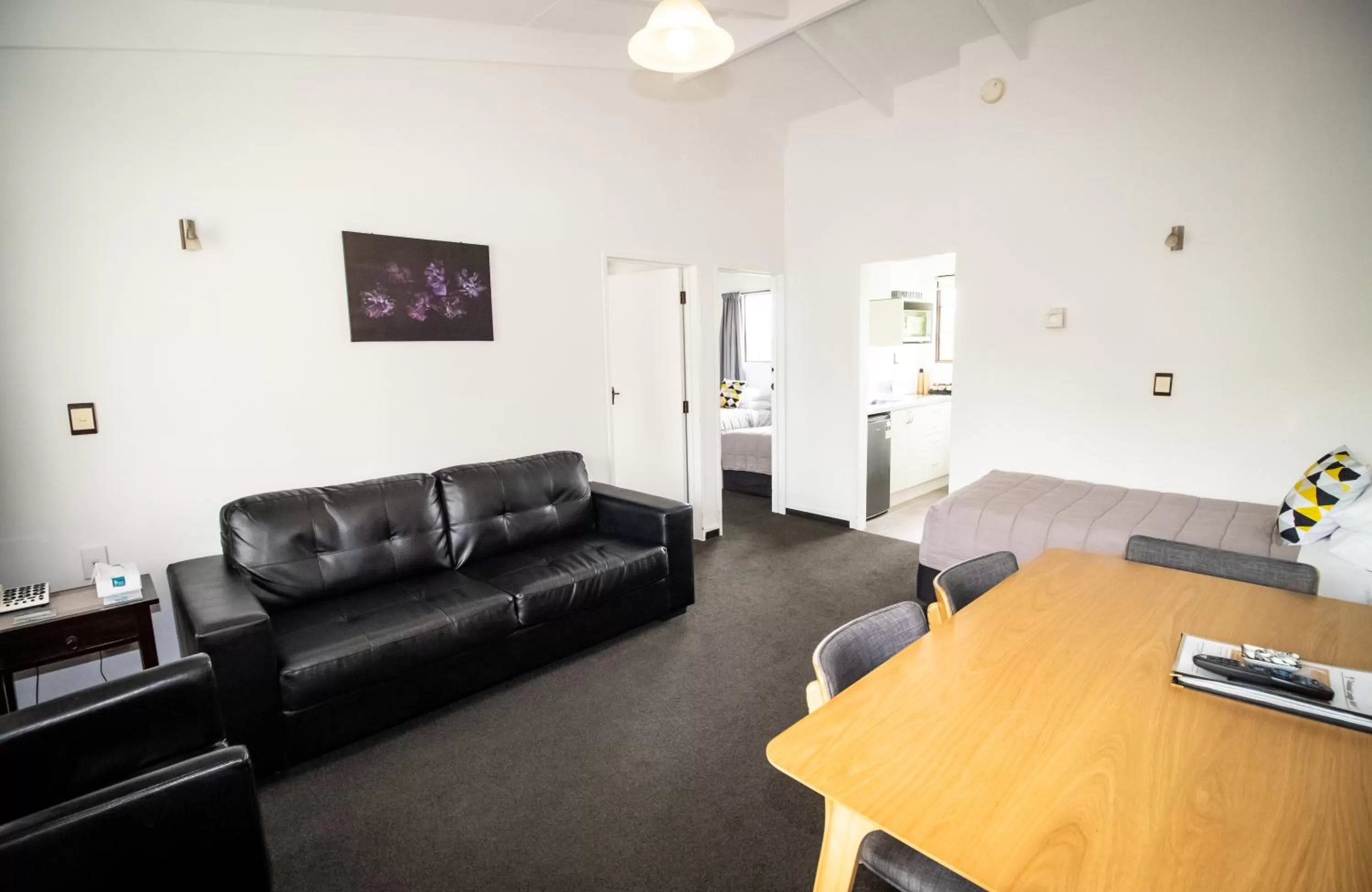 Living room in Colonial Lodge Motel