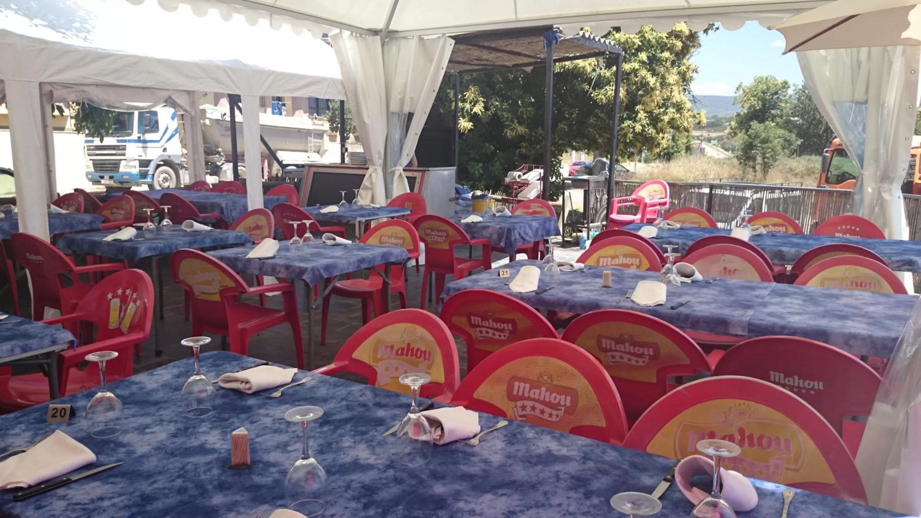 Restaurant/places to eat in Tierra De Lobos