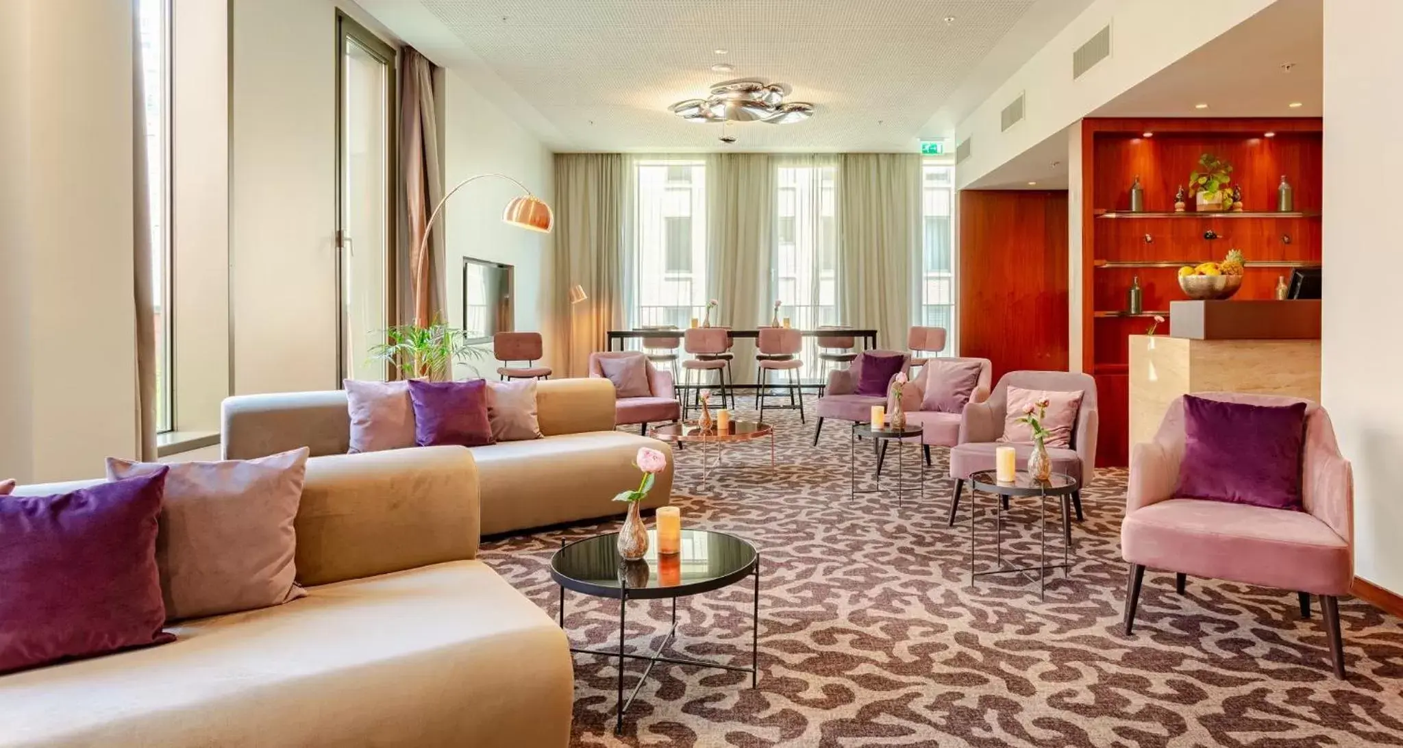 Meeting/conference room, Lounge/Bar in Crowne Plaza Amsterdam - South, an IHG Hotel