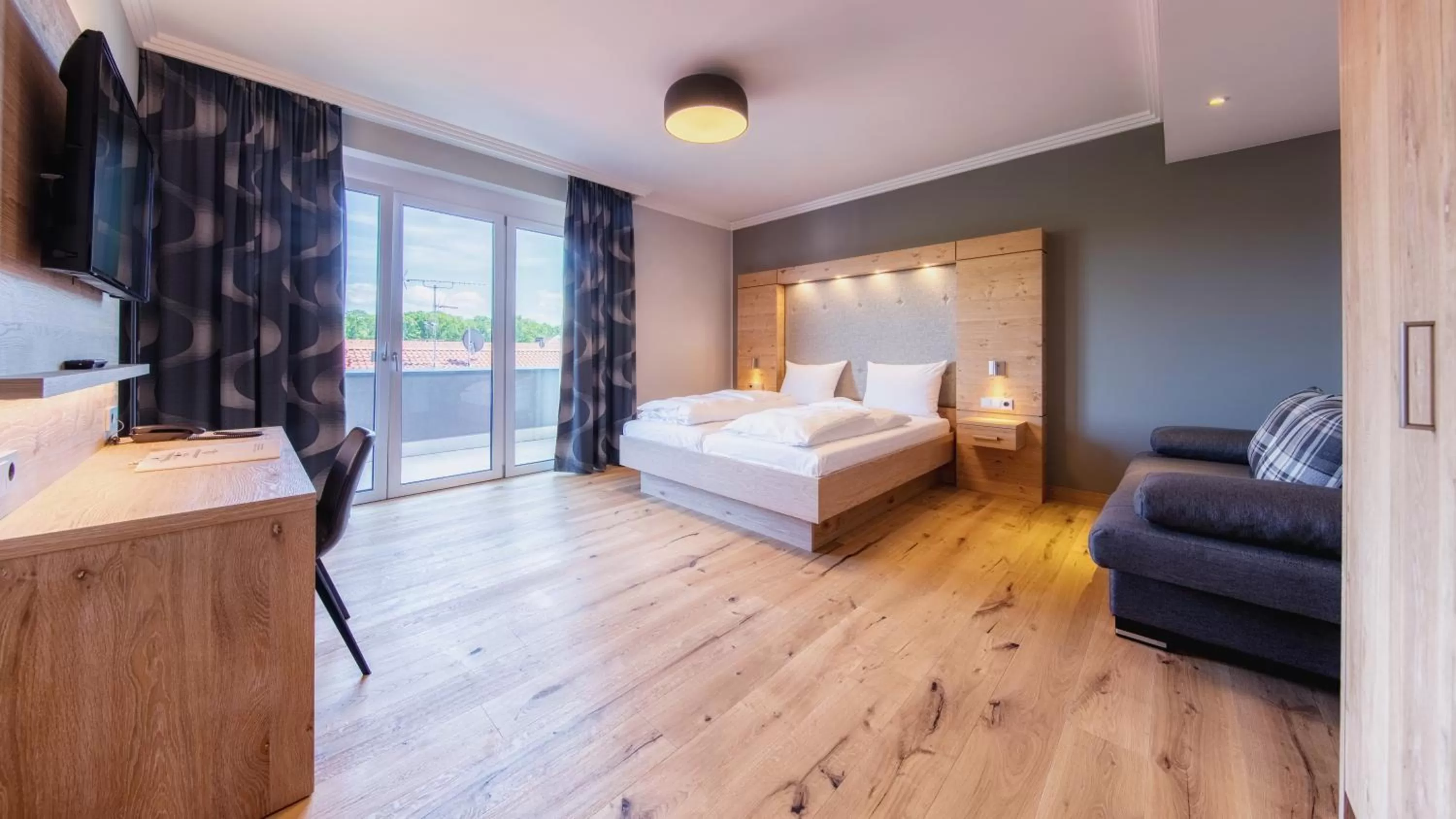 Photo of the whole room, Bed in Heuboden Hotel Heu.Loft Freiburg