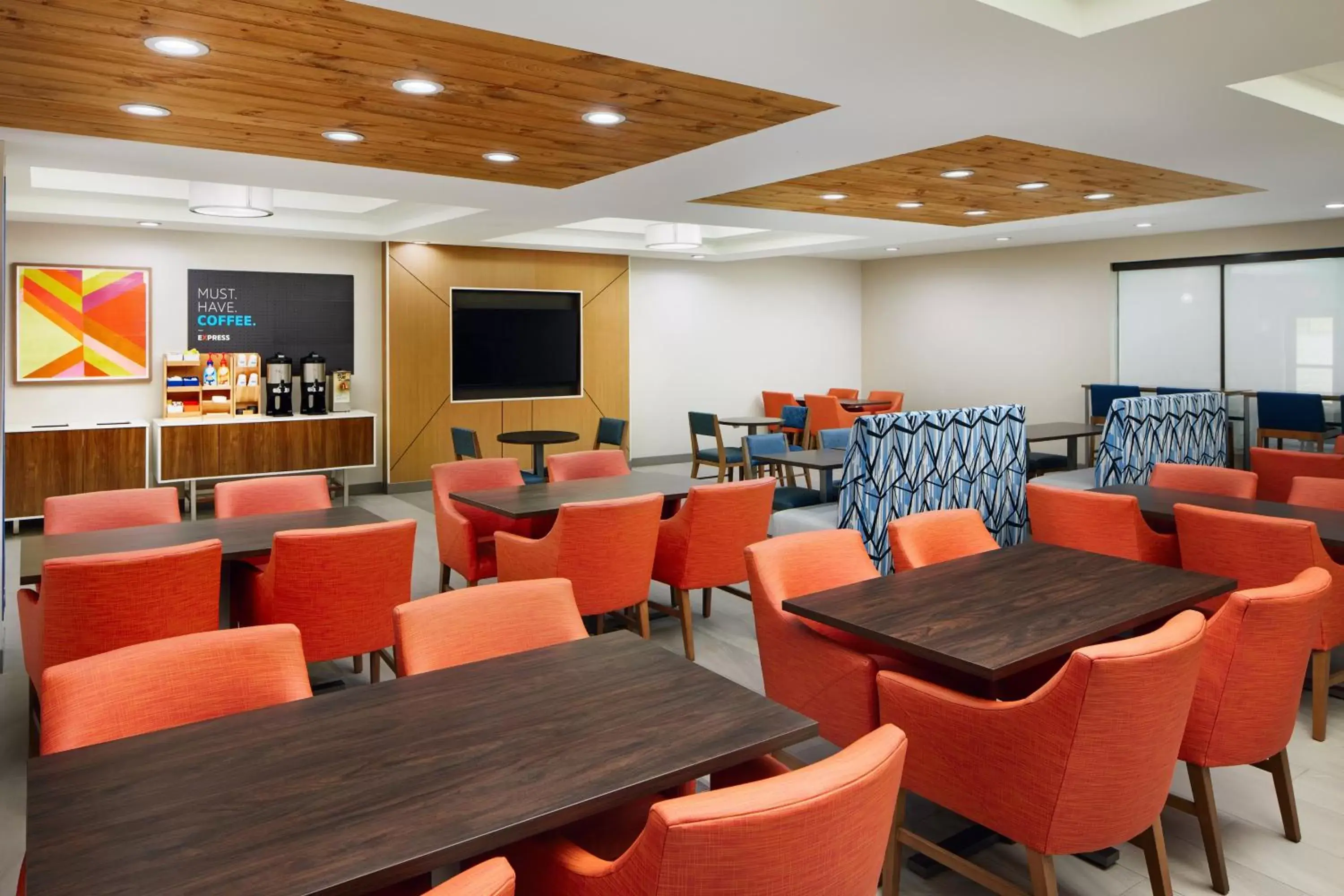 Breakfast, Restaurant/Places to Eat in Holiday Inn Express & Suites Bridgeport, an IHG Hotel