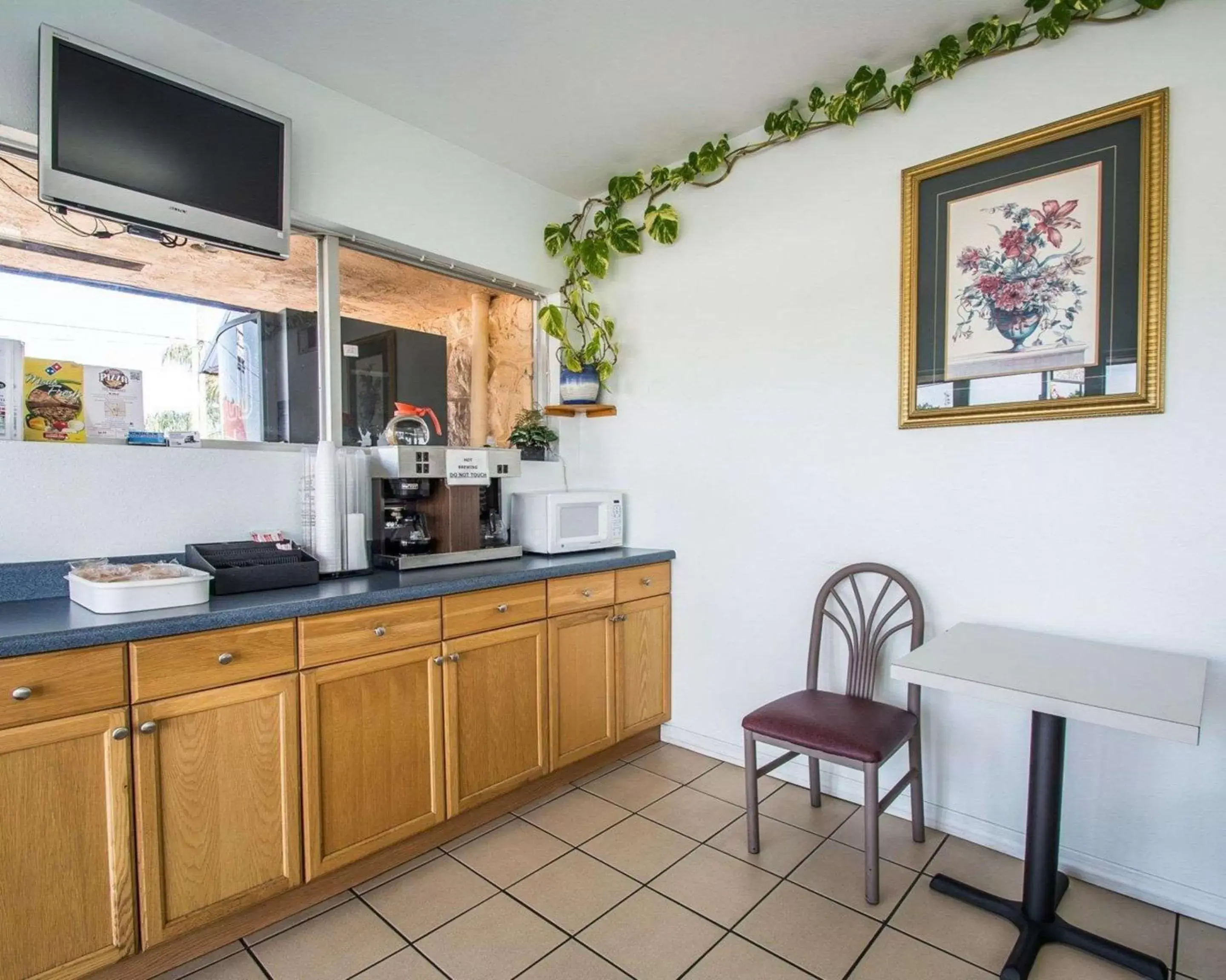 Restaurant/places to eat in Rodeway Inn Fort Pierce I-95 Restaurant/places to eat in Rodeway Inn Fort Pierce I-95