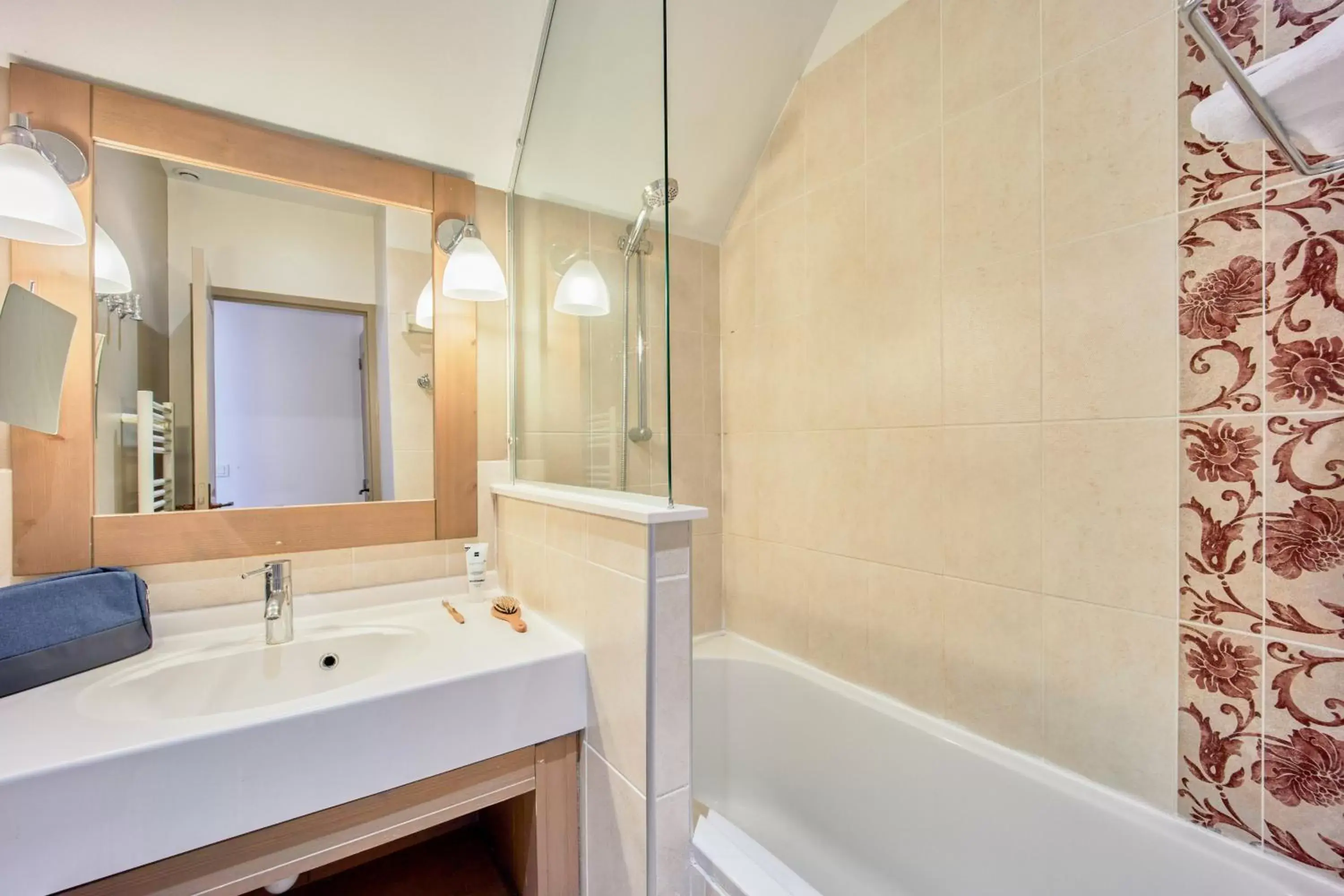 Shower, Bathroom in Pierre & Vacances Premium Residence & Spa Houlgate