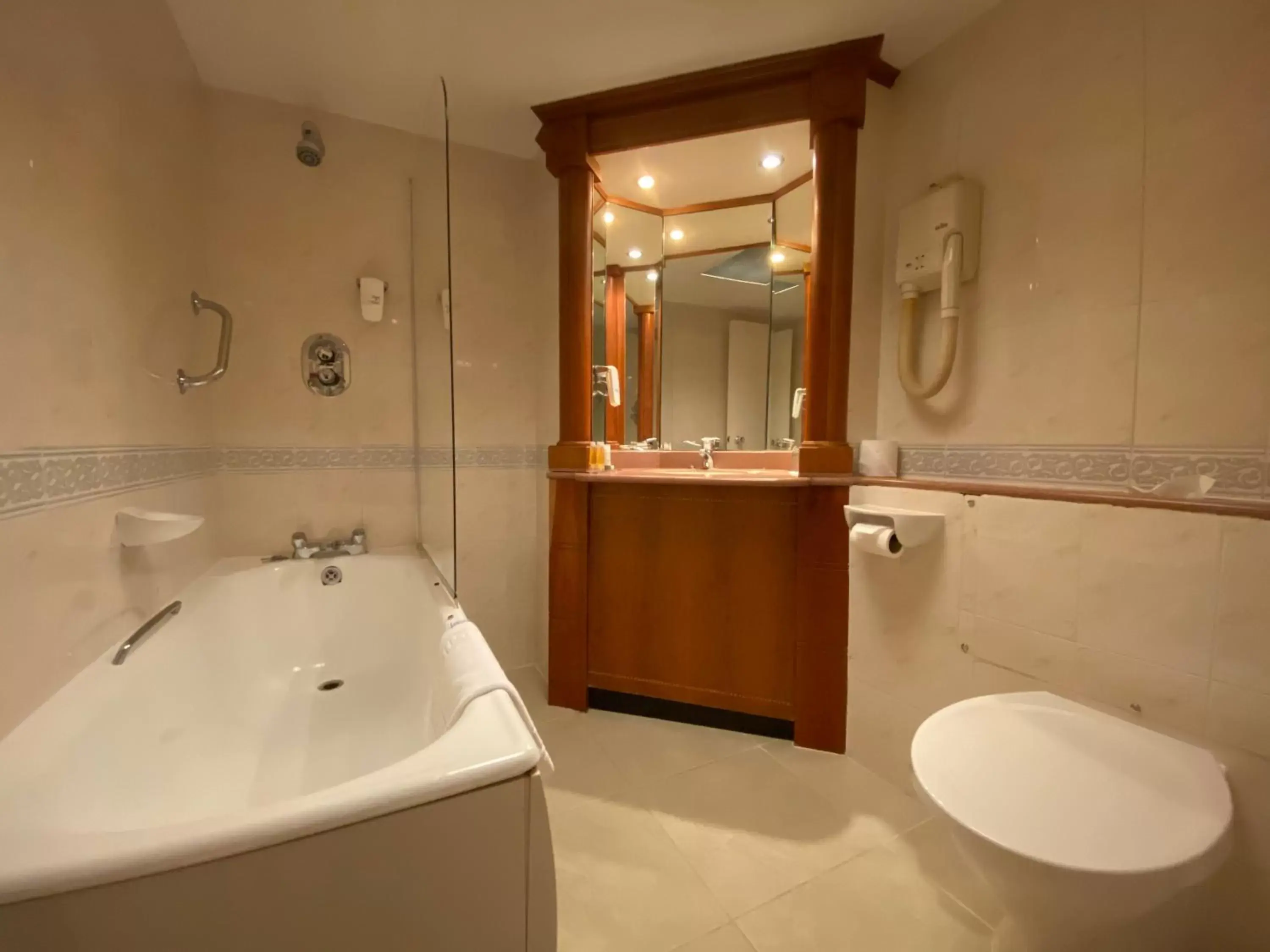 Shower, Bathroom in Birmingham Great Barr Hotel