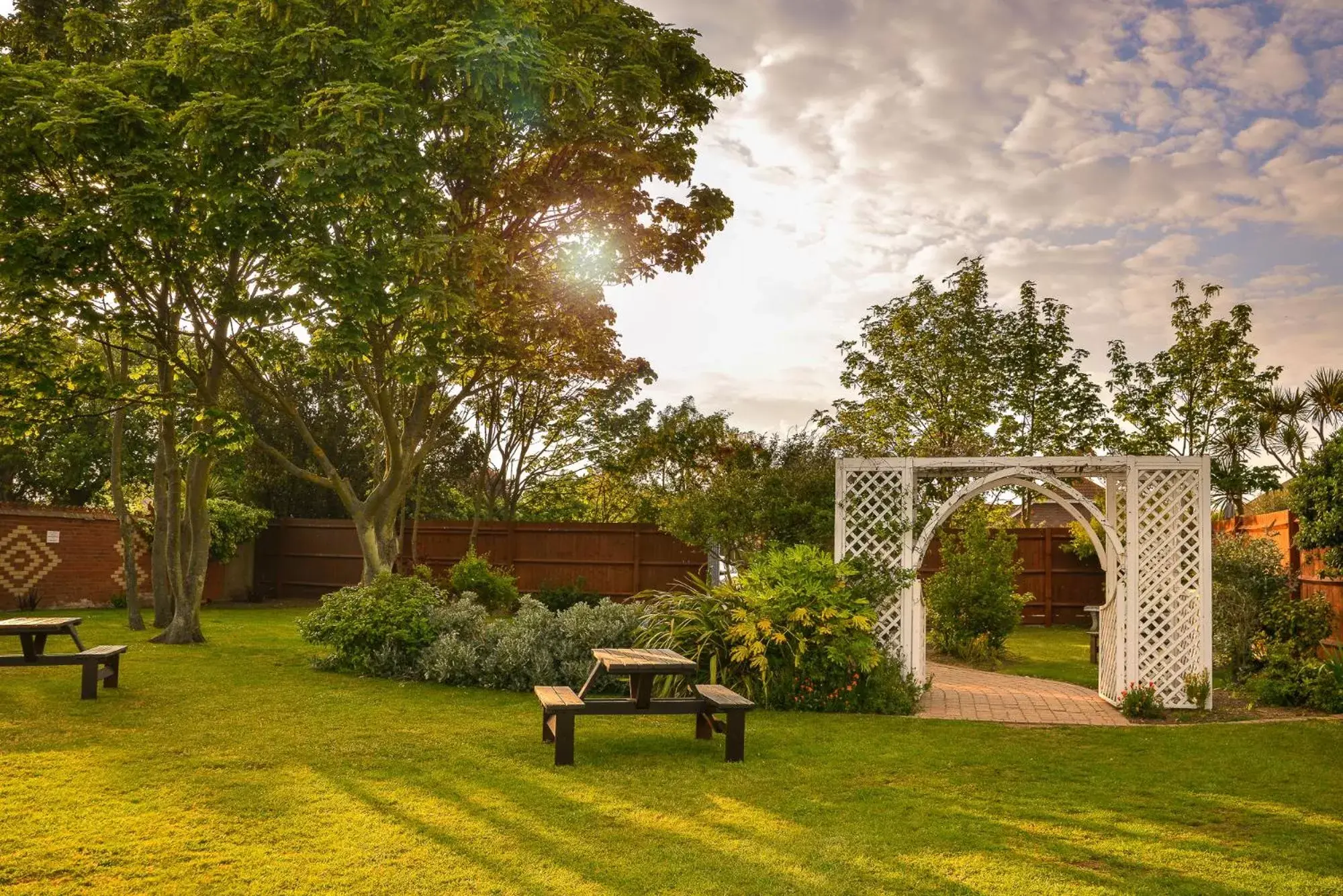 Facade/entrance, Garden in Kingscliff Hotel