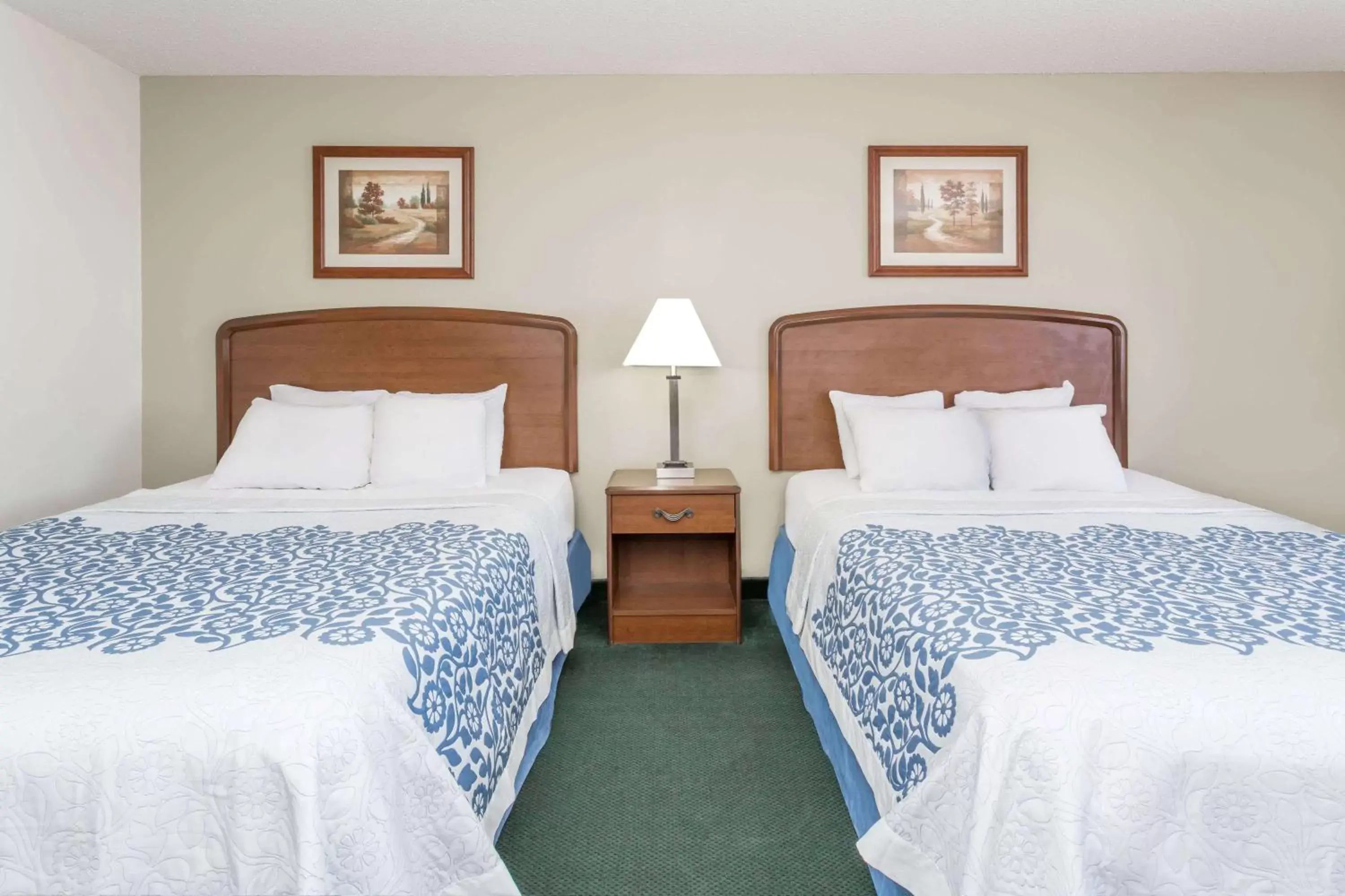 Photo of the whole room, Bed in Days Inn by Wyndham Sidney NE