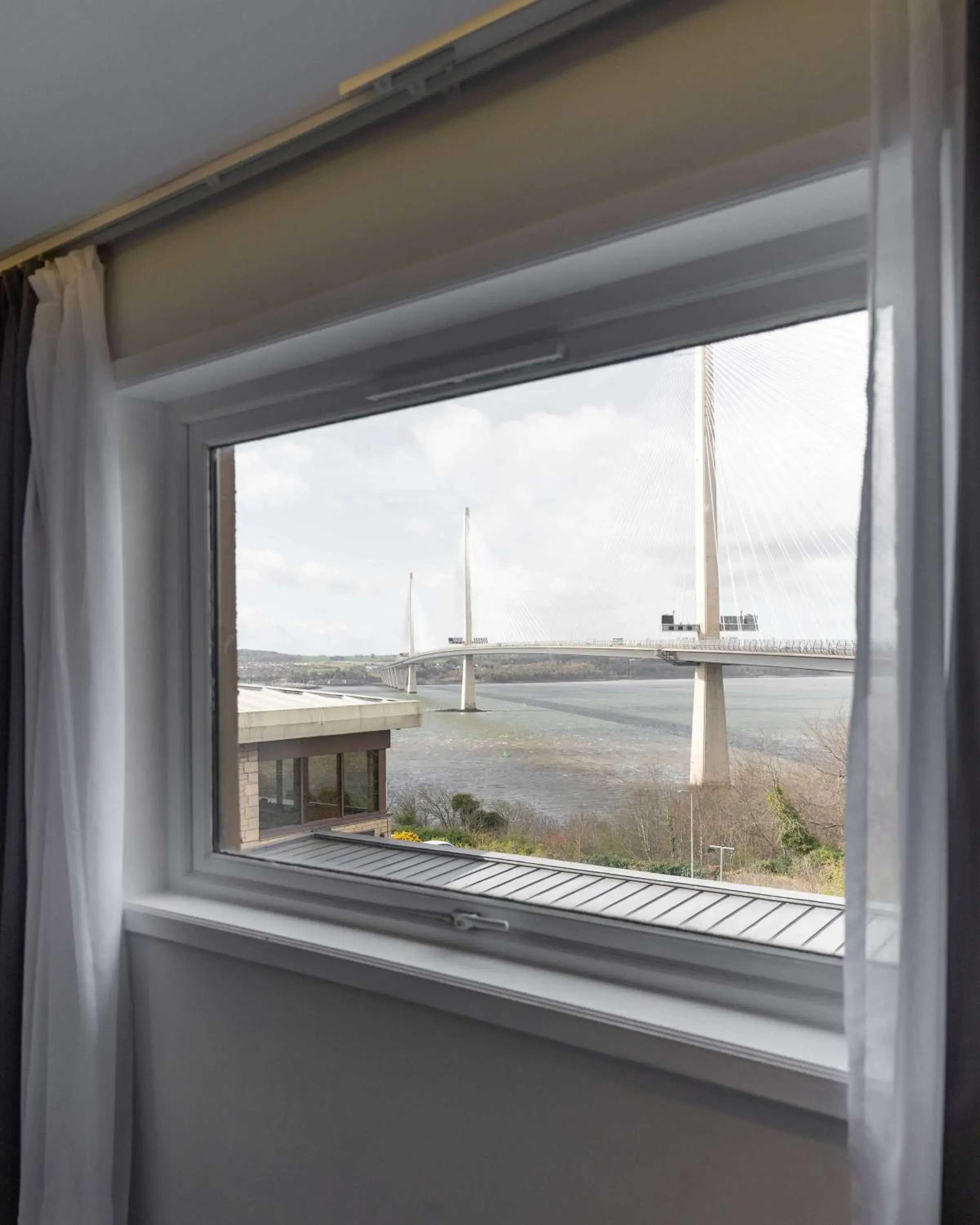 King Room with View in DoubleTree by Hilton Edinburgh - Queensferry Crossing King Room with View in DoubleTree by Hilton Edinburgh - Queensferry Crossing